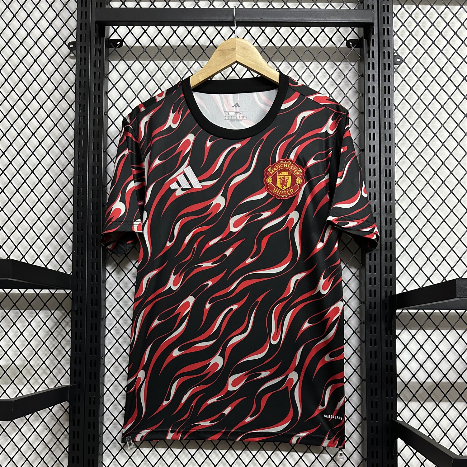 Manchester United 25-26 Black and Red Pre-Match Traning Jersey - Fans Version - UnitedFutballJersey