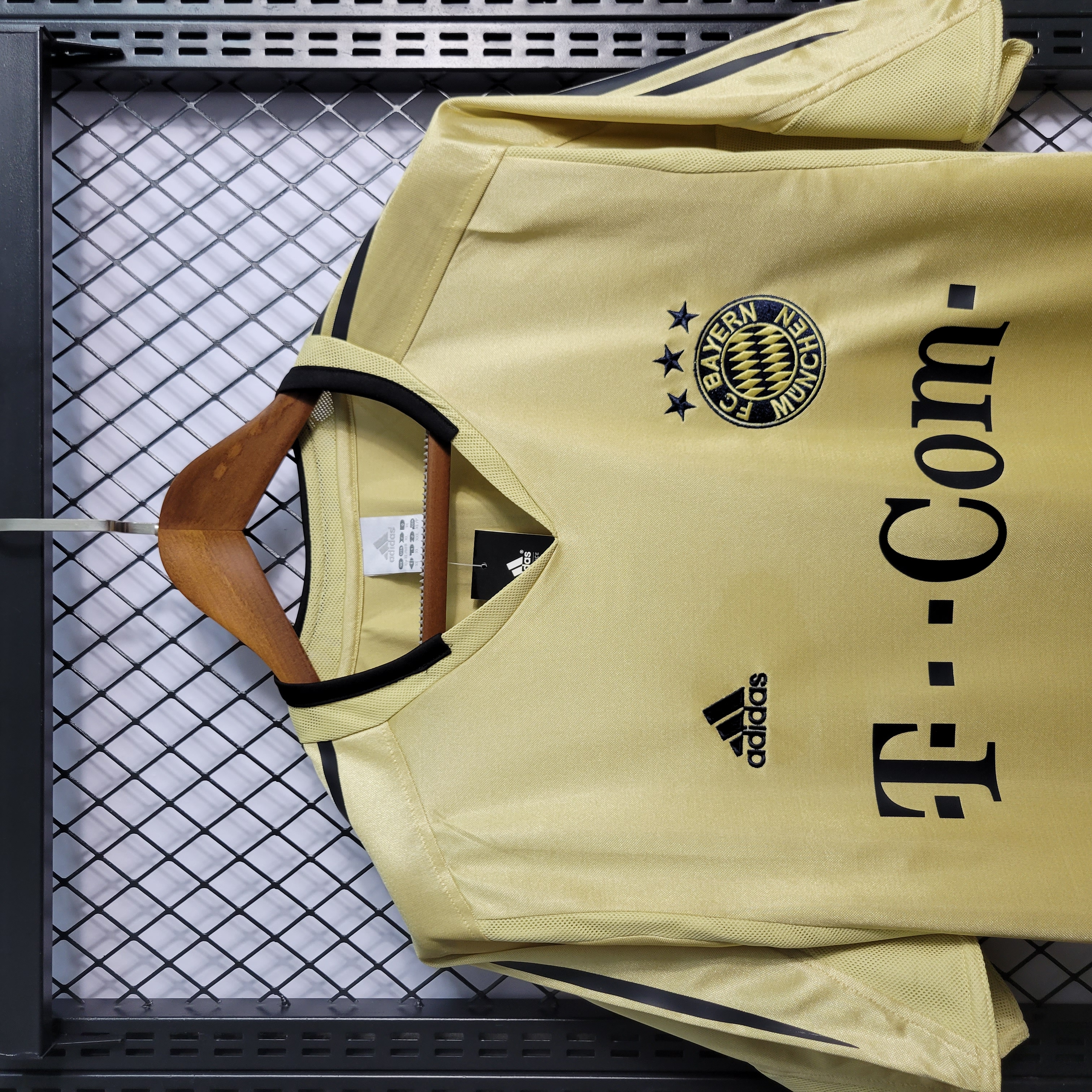 Bayern Munich Retro 04-05 Away Shirt - UnitedFutballJersey