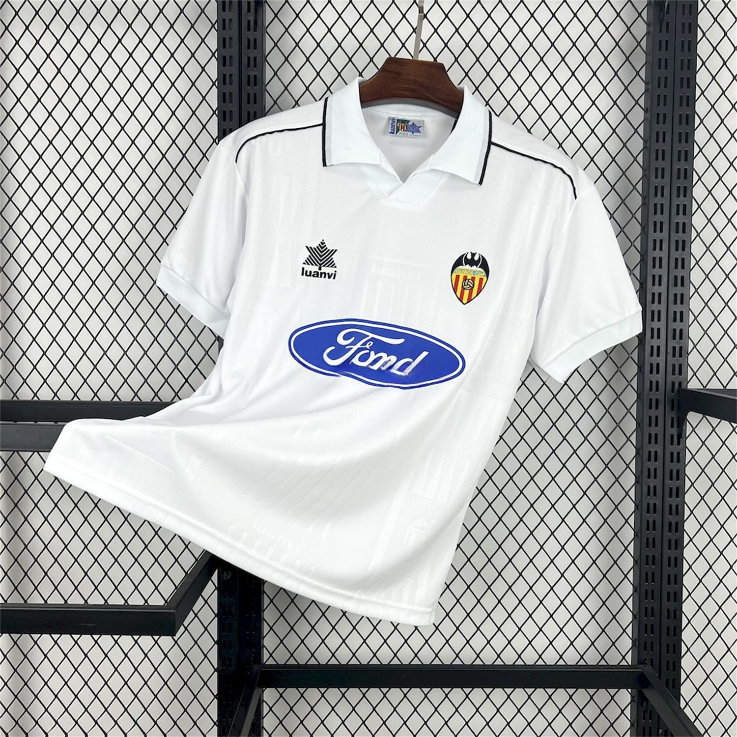 Retro Valencia 1996-97 Home Jersey - UnitedFutballJersey