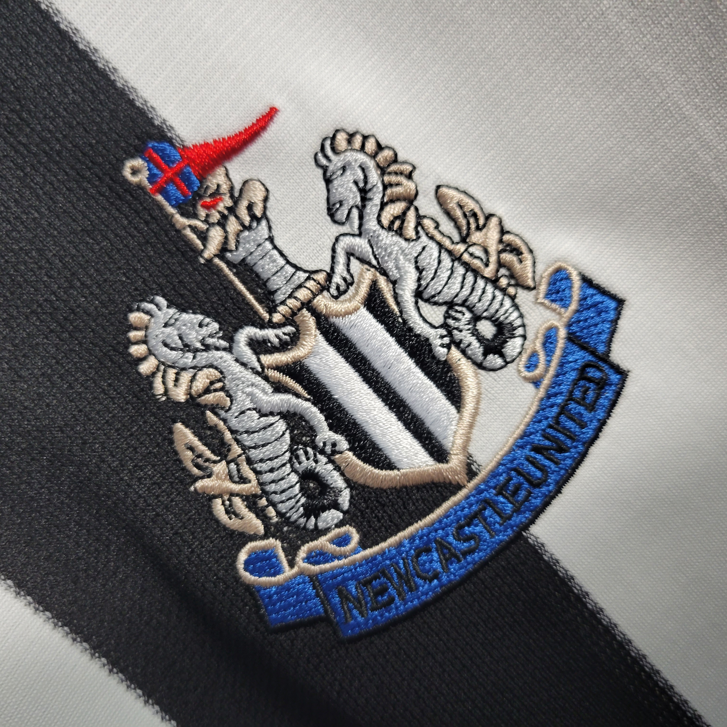 Retro Newcastle United 1995-97 Home Long Sleeve Jersey - UnitedFutballJersey