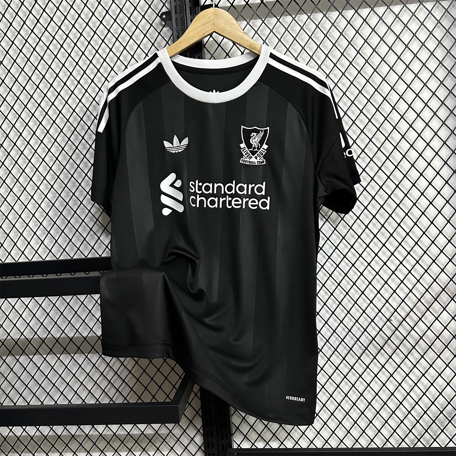 Liver.pool 25-26 Black Trefoil Goalkeeper Jersey - Fans Version - UnitedFutballJersey