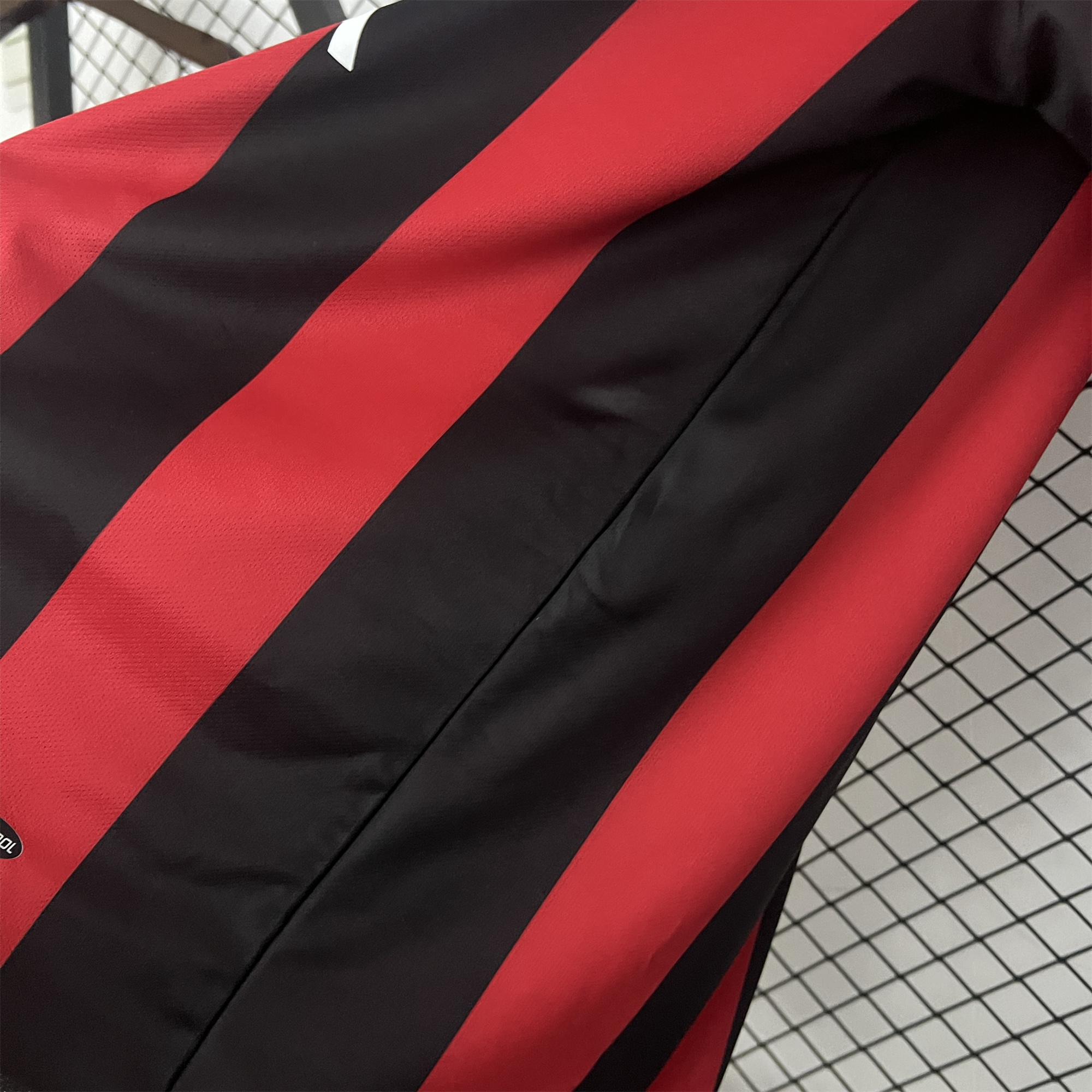 Retro AC Milan 2003-04 Home Jersey - UnitedFutballJersey