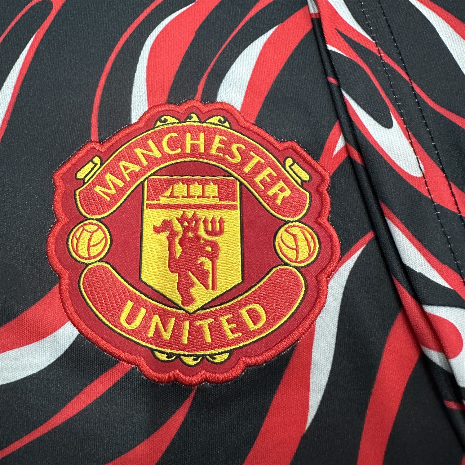 Manchester United 25-26 Black and Red Pre-Match Traning Jersey - Fans Version - UnitedFutballJersey