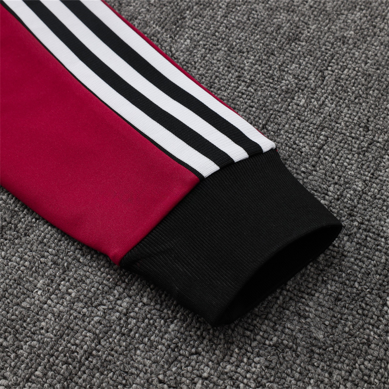 Manchester United 24-25 Kids Throwback Jacket Training Tracksuit - Date Red Jackets & Black Pants - UnitedFutballJersey