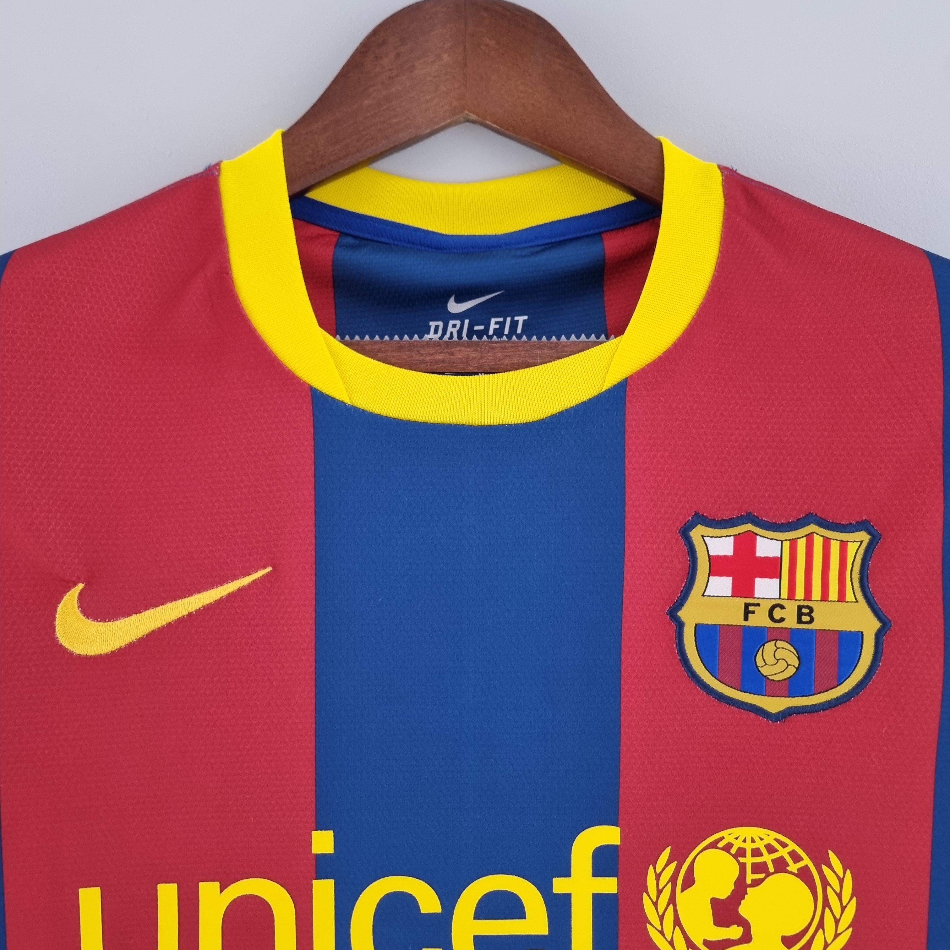 B.A.R.S.A Retro 10-11 Home Long Sleeve Jersey - UnitedFutballJersey