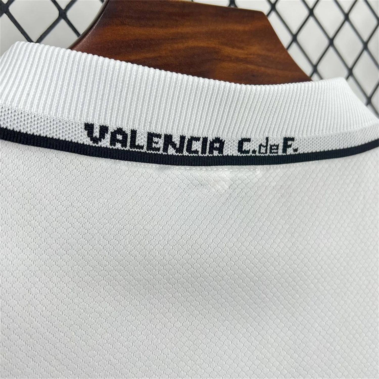 Retro Valencia 1996-97 Home Jersey - UnitedFutballJersey