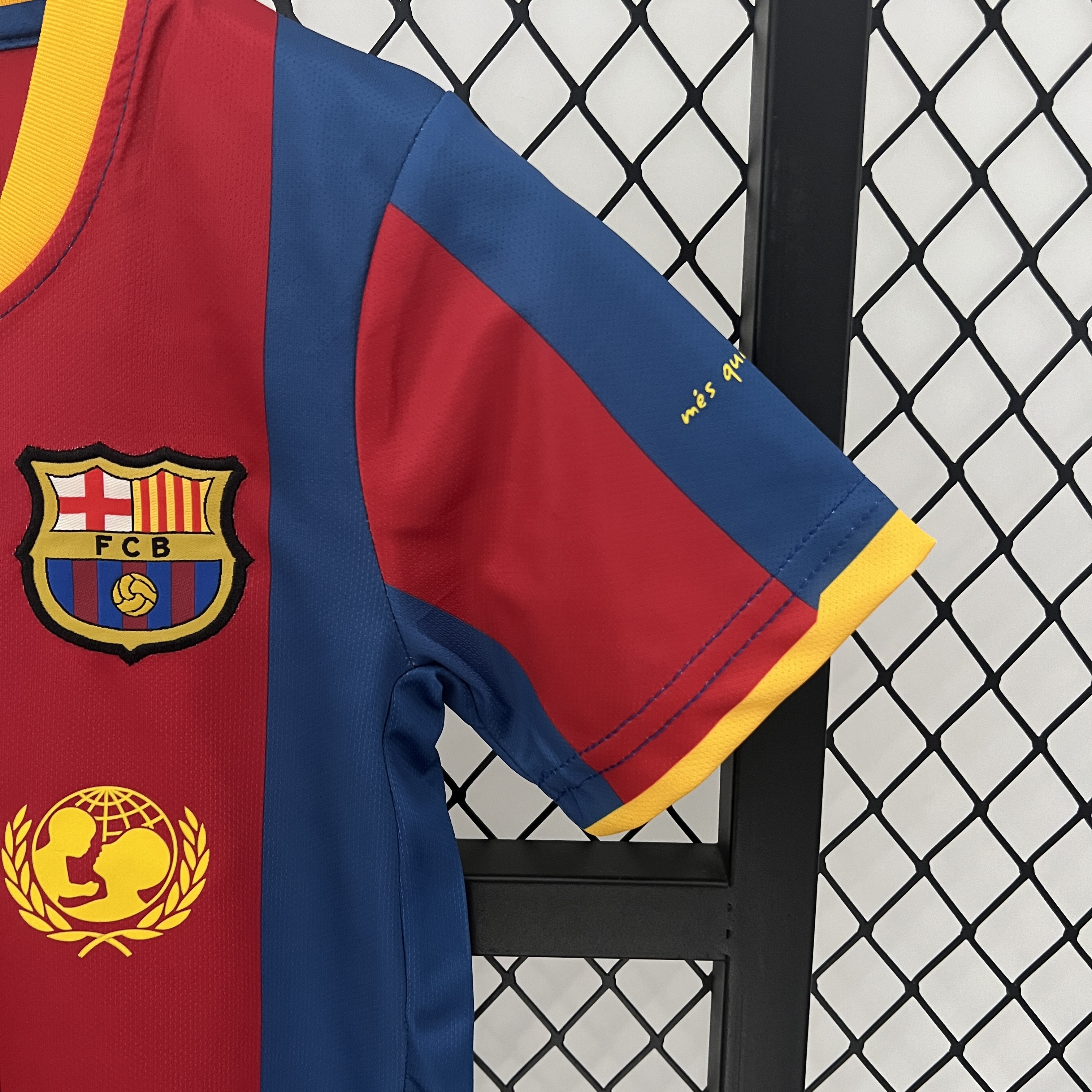 Retro Barcelona 2010-11 Home Stadium Kids Kit - UnitedFutballJersey