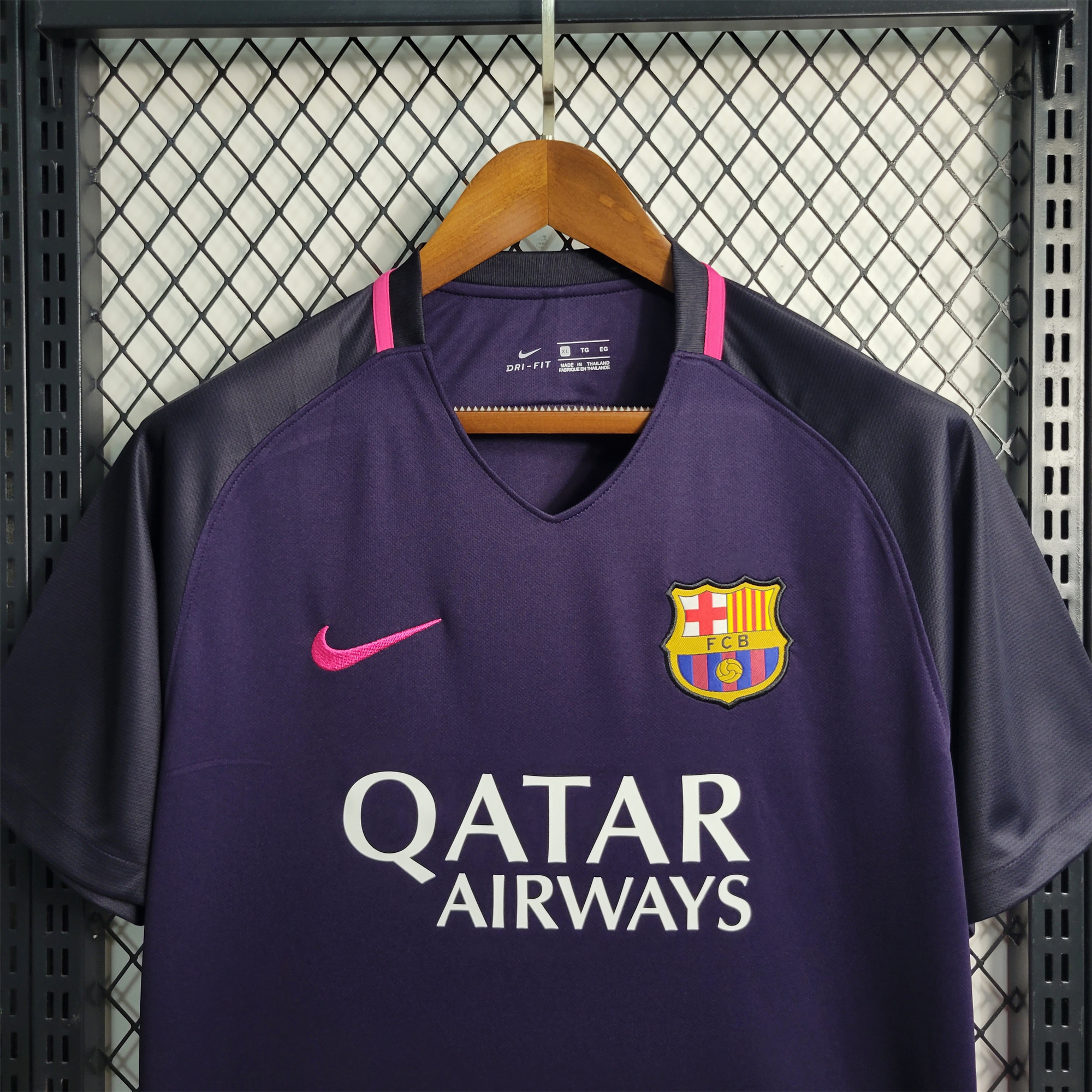 B.A.R.S.A Retro 16-17 Away Stadium Jersey - UnitedFutballJersey