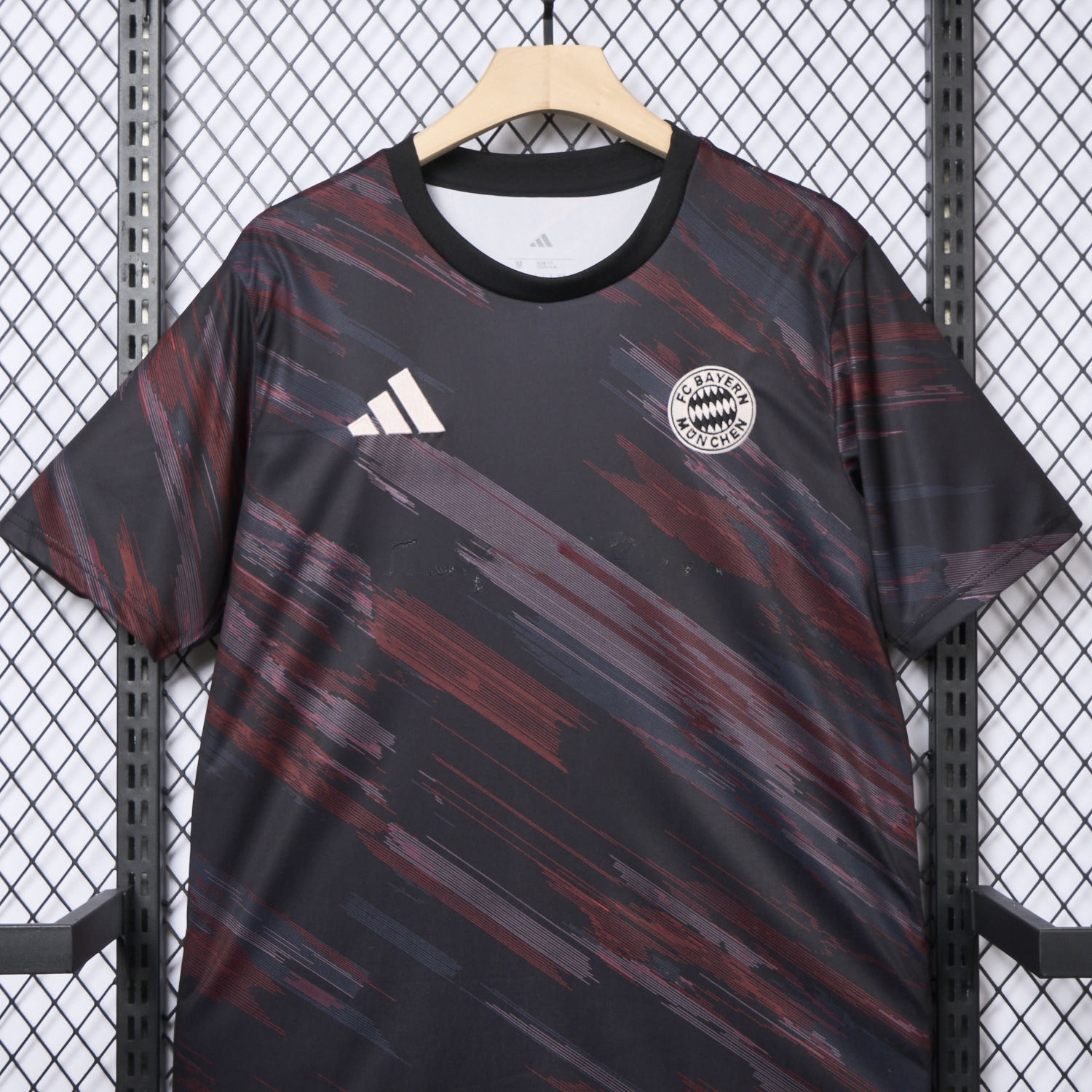Bayern Munich 25-26 Black & Red Stripe Training Jersey - Fans Version - UnitedFutballJersey
