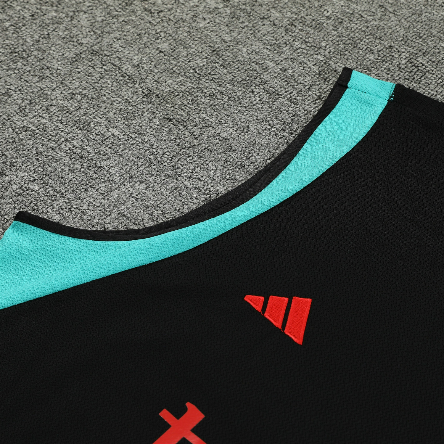 Manchester United 23-24 Black Player Vest Training Set - UnitedFutballJersey