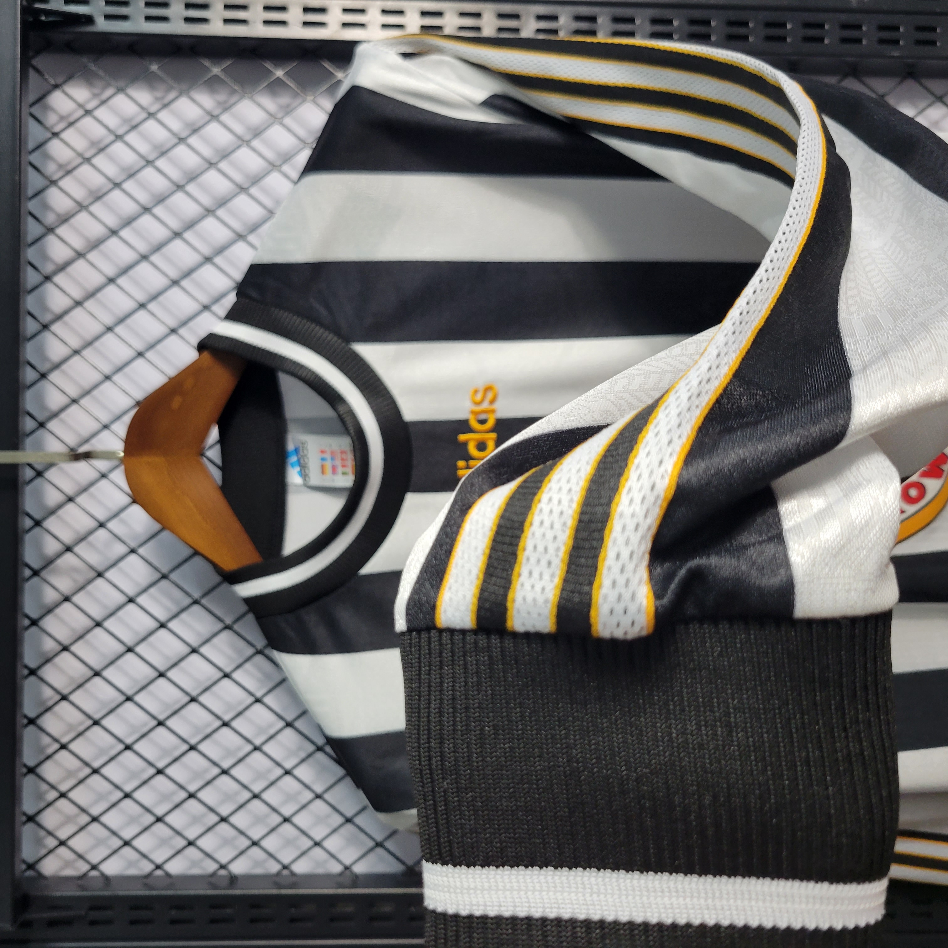 Retro Newcastle United 1995-97 Home Stadium Long Sleeve Jersey - UnitedFutballJersey
