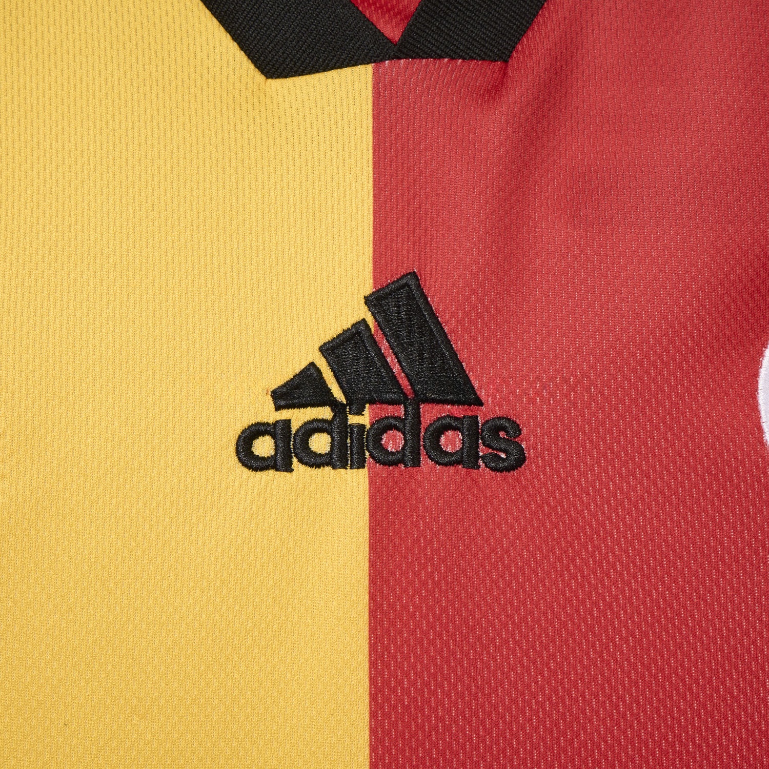 Retro Galatasaray 1998-99 Home Jersey - UnitedFutballJersey