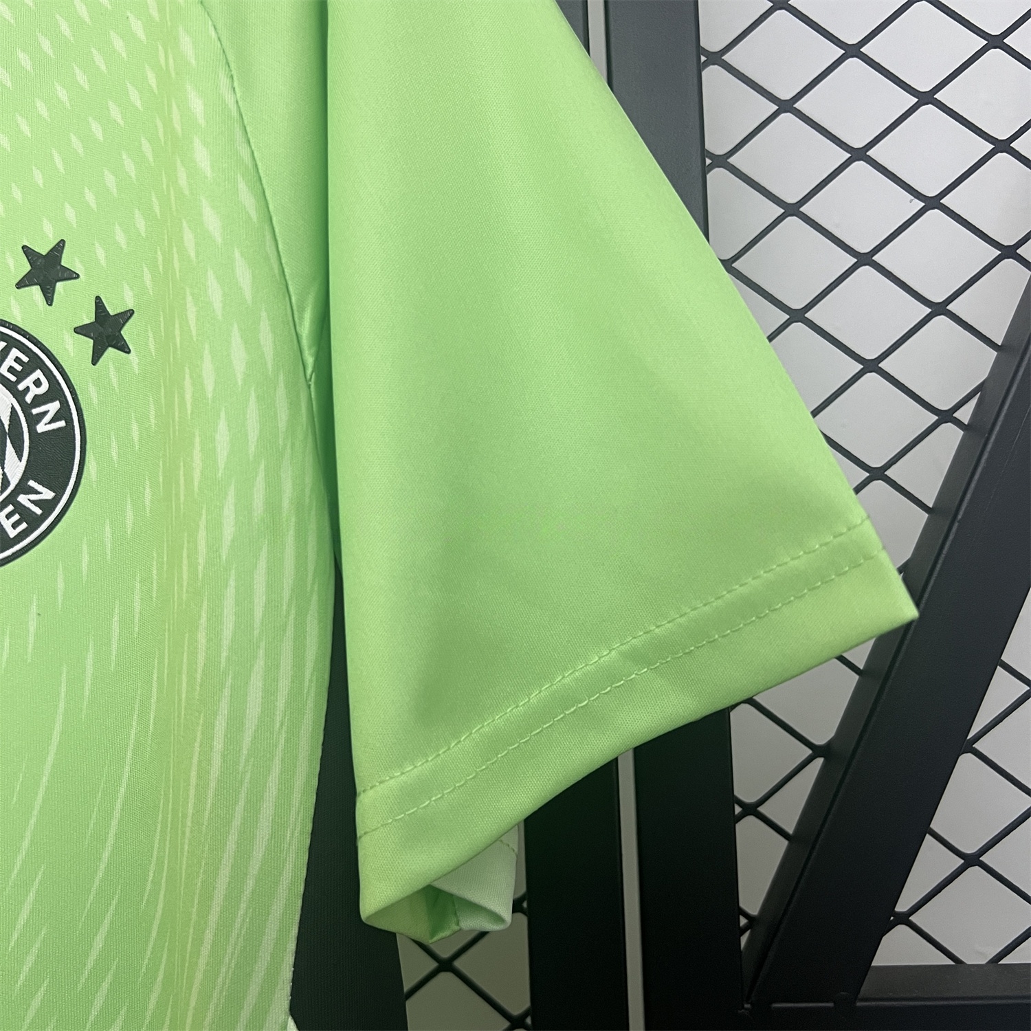 Bayern Munich 25-26 Green Goalkeeper Jersey - Fans Version - UnitedFutballJersey