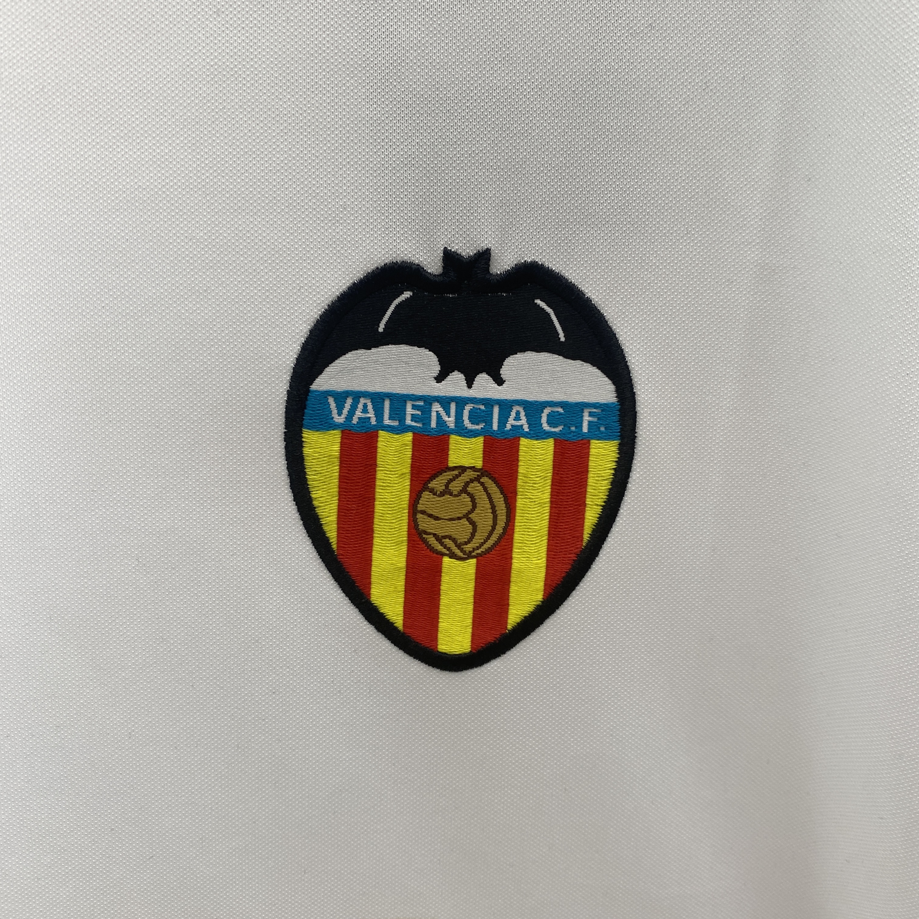 Retro Valencia 1999-00 Home Jersey - UnitedFutballJersey