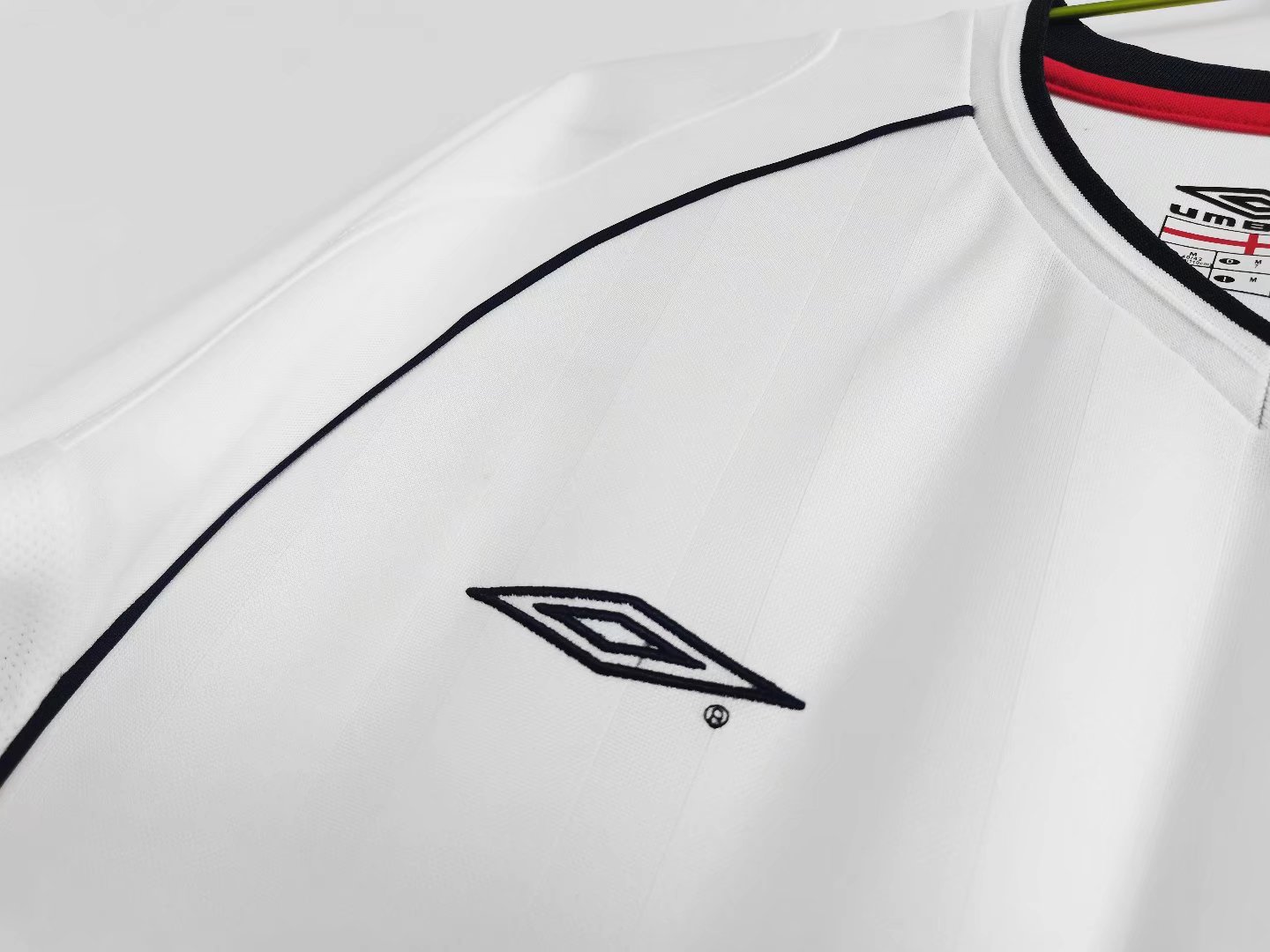 Retro England 2002 Home Stadium Jersey - UnitedFutballJersey