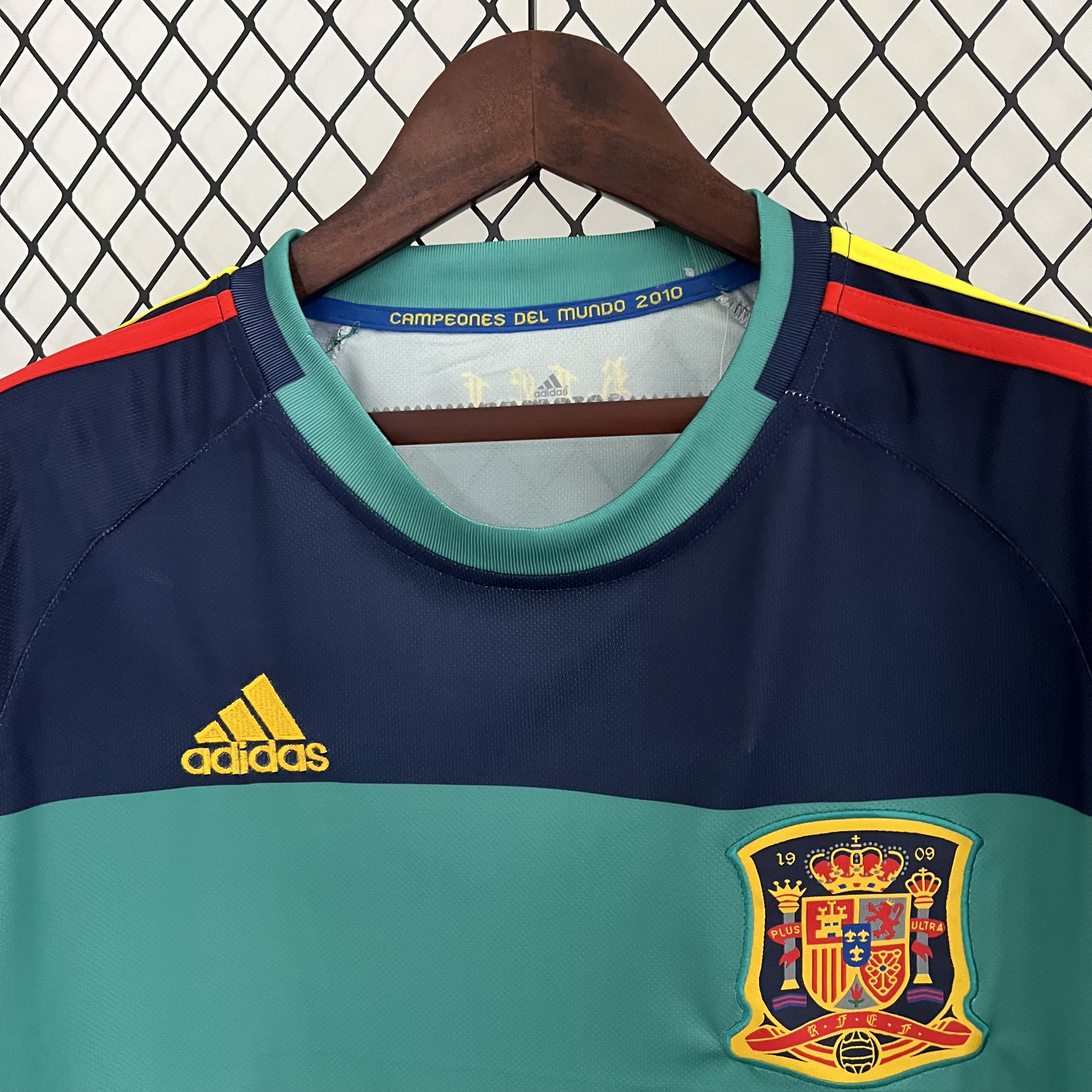 Retro Spain 2010 Green Goalkeeper Jersey - UnitedFutballJersey