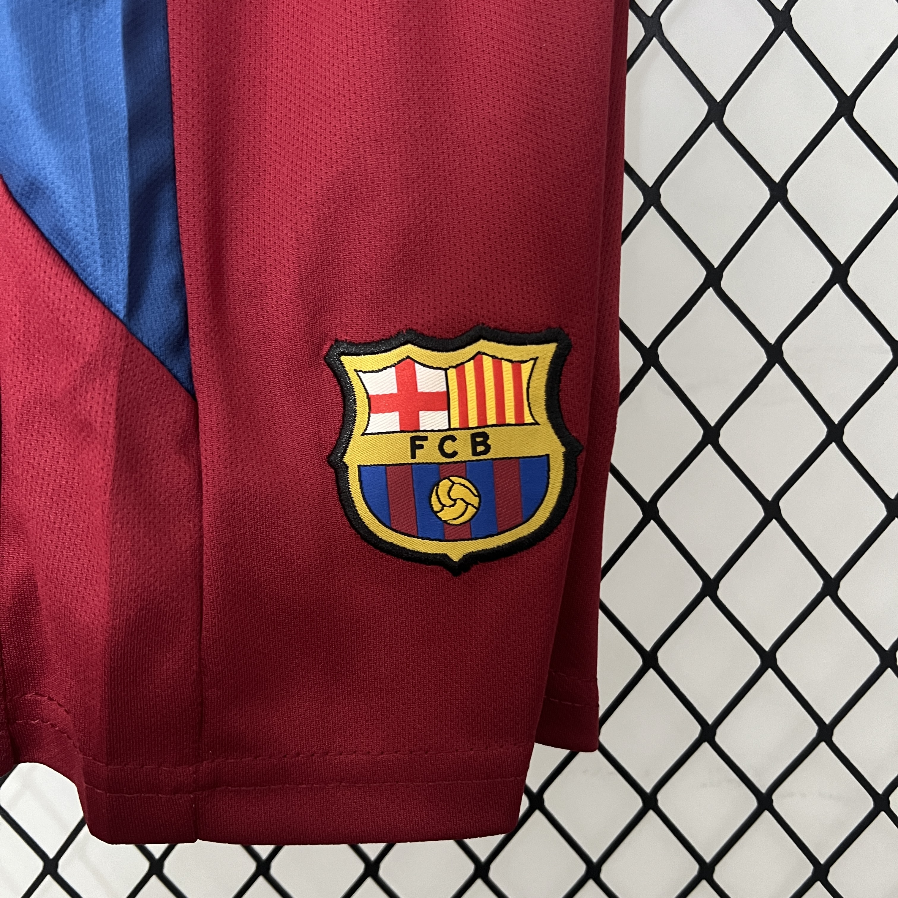 Retro Barcelona 2010-11 Home Stadium Kids Kit - UnitedFutballJersey