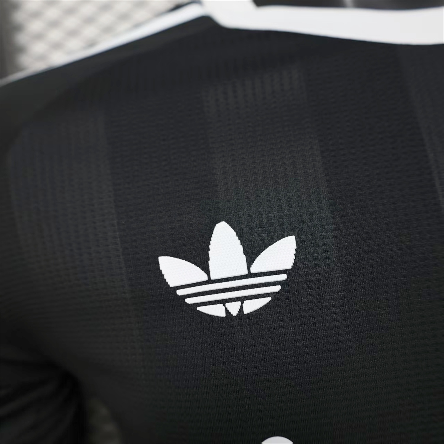Liver.pool 25-26 Black Trefoil Goalkeeper Jersey - Player Version - UnitedFutballJersey