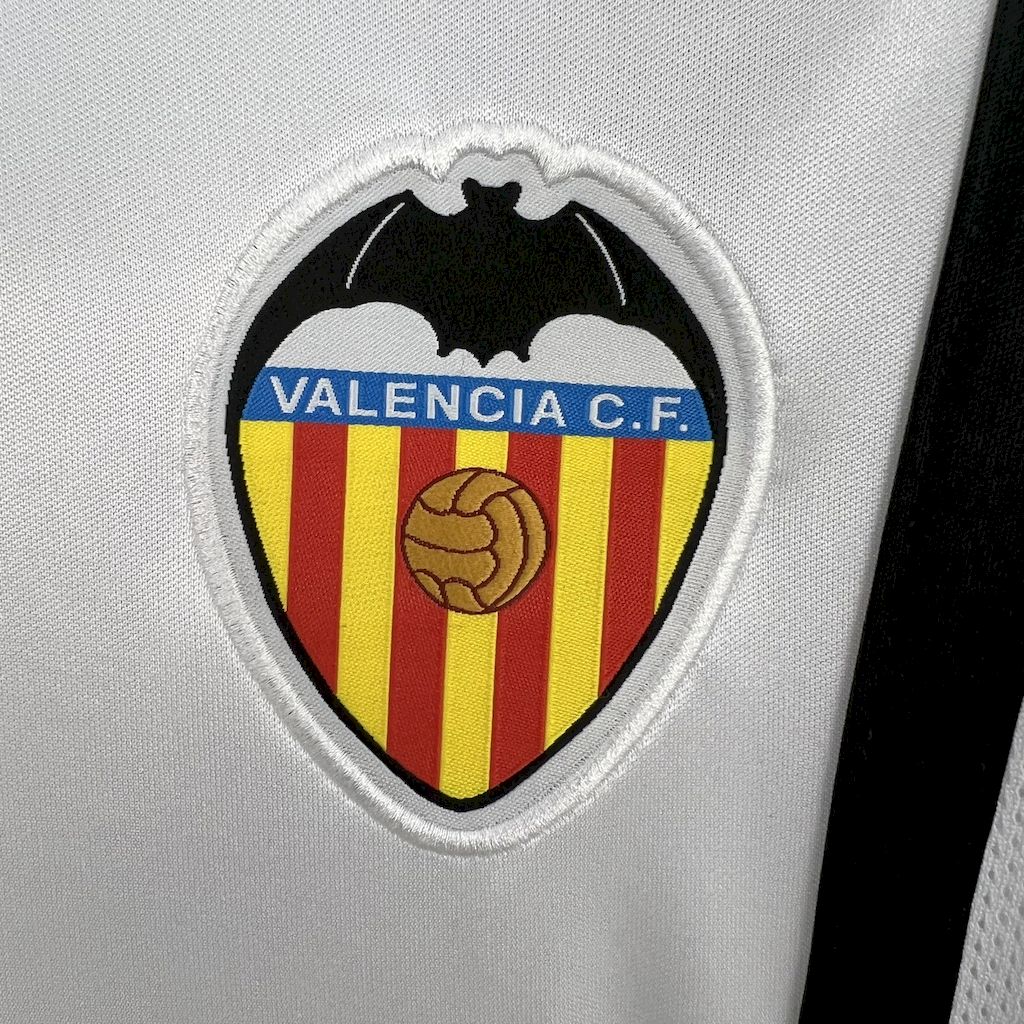 Retro Valencia 2000-01 Home Jersey - UnitedFutballJersey