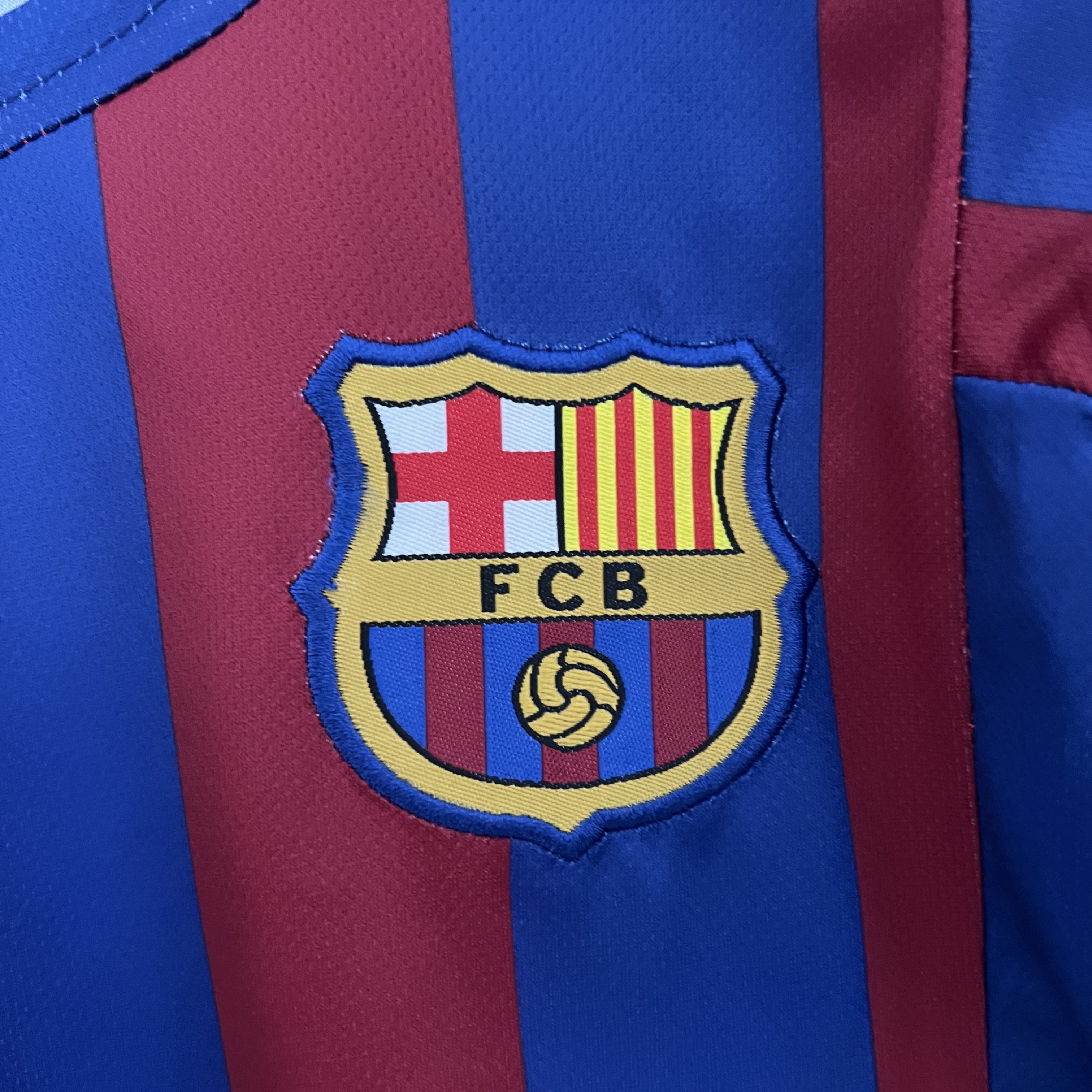 Retro Barcelona 2005-06 Home Stadium Kids Kit - UnitedFutballJersey