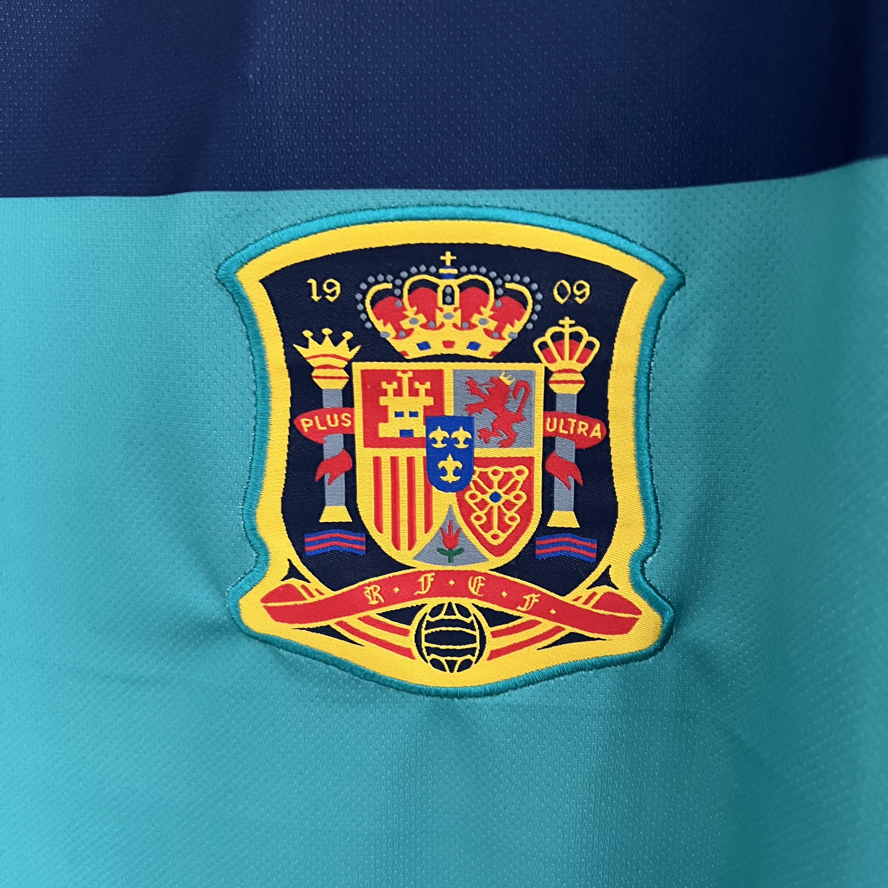 Retro Spain 2010 Green Goalkeeper Jersey - UnitedFutballJersey