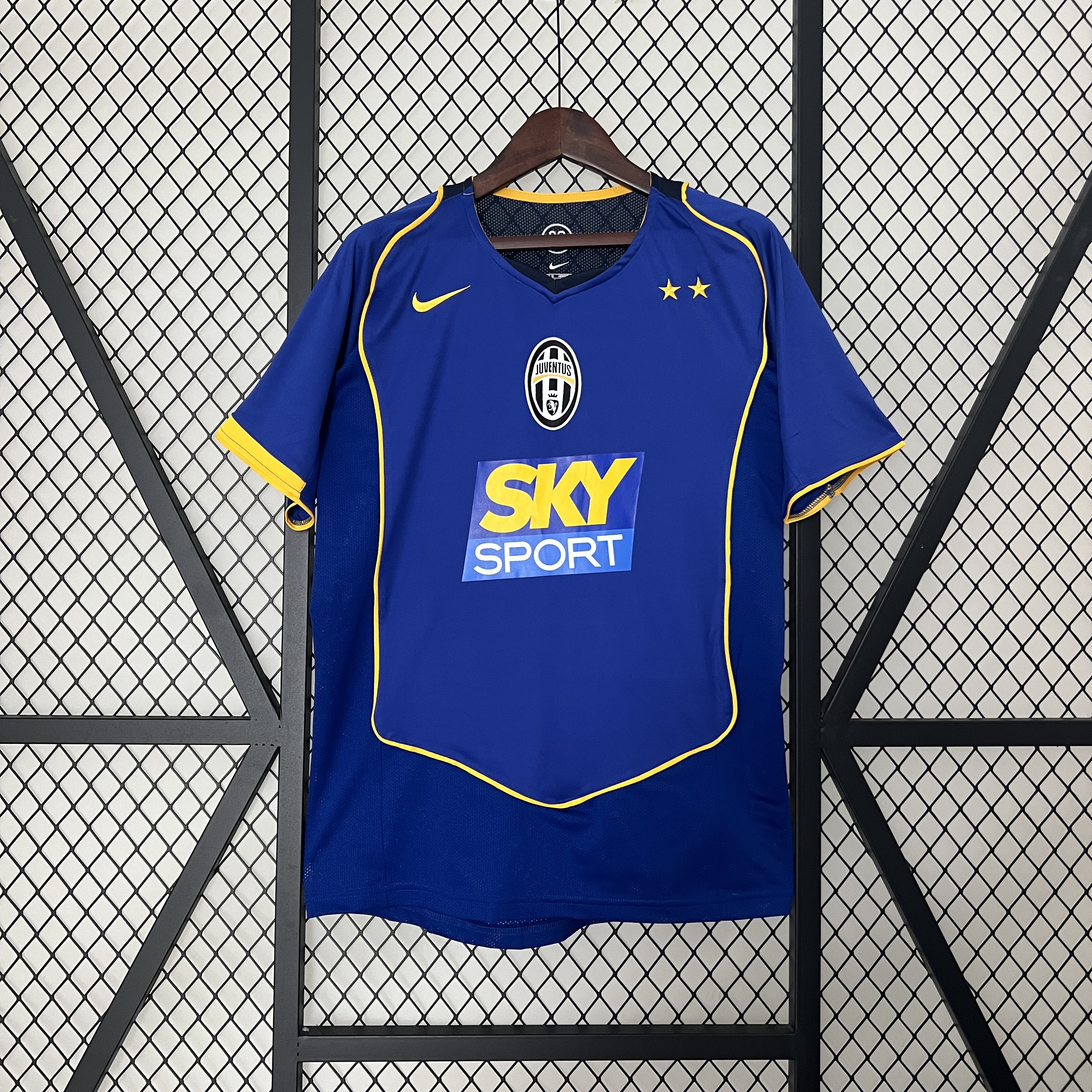 Retro Juventus 2004-05 Away Stadium Jersey - UnitedFutballJersey
