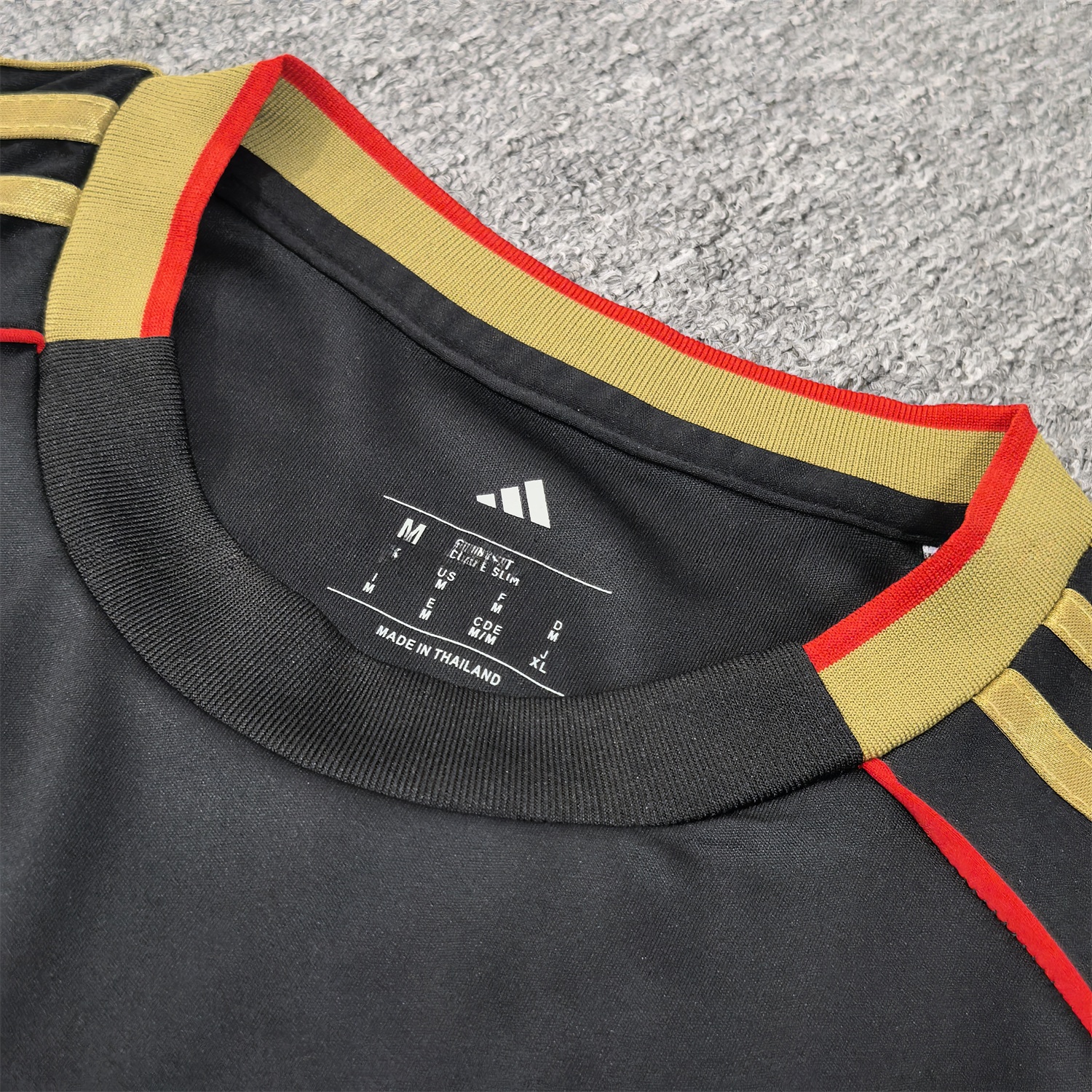 Liver.pool 25-26 Black Gold Special Jersey with Red Lines - Fans Version - UnitedFutballJersey