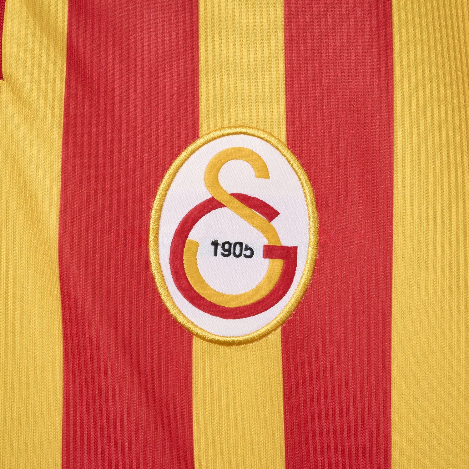 Retro Galatasaray 2000-01 Home Jersey - UnitedFutballJersey