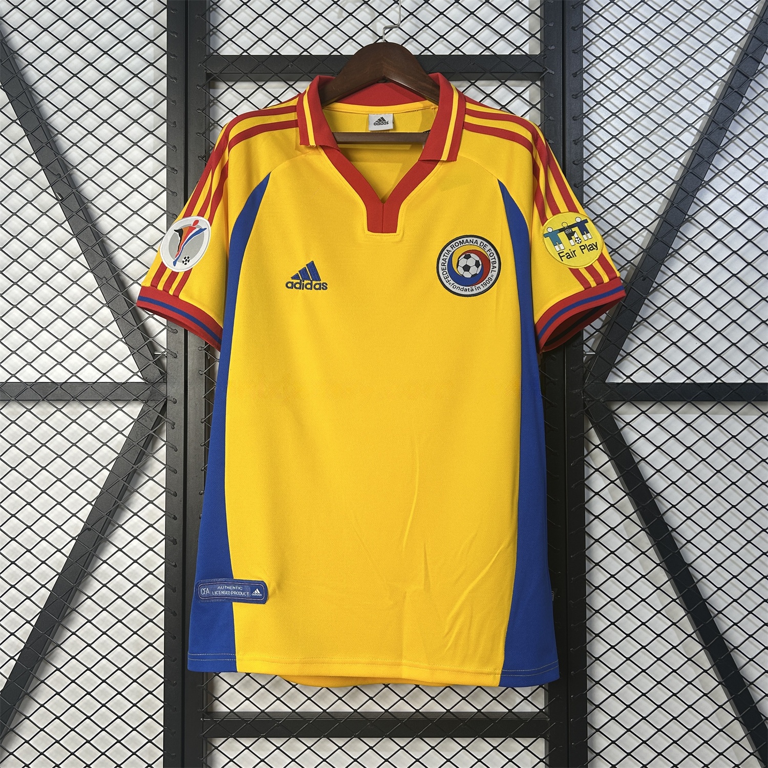 Retro Romania 2000 Home Jersey - UnitedFutballJersey
