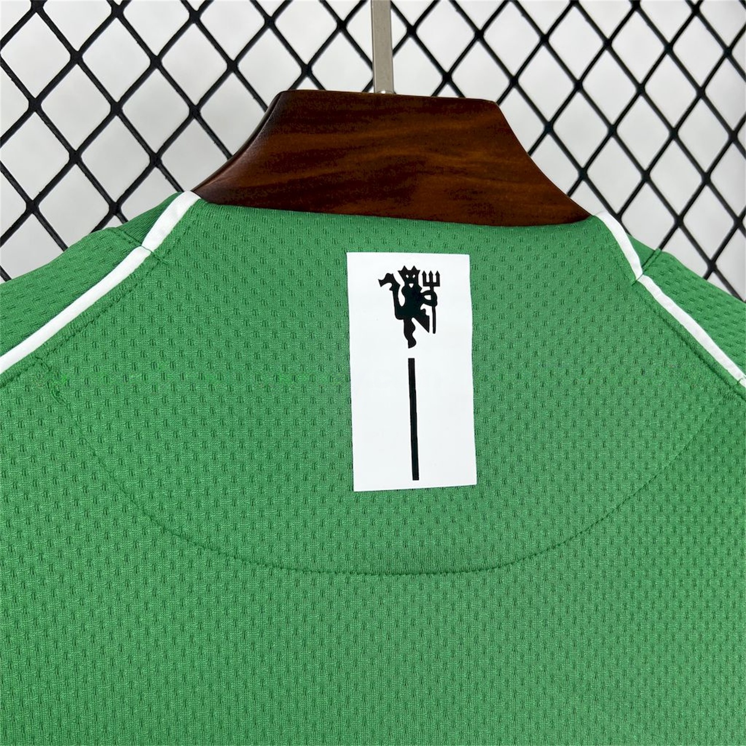 Retro Manchester United 2007-08 Green Goalkeeper Long Sleeves Jersey - UnitedFutballJersey