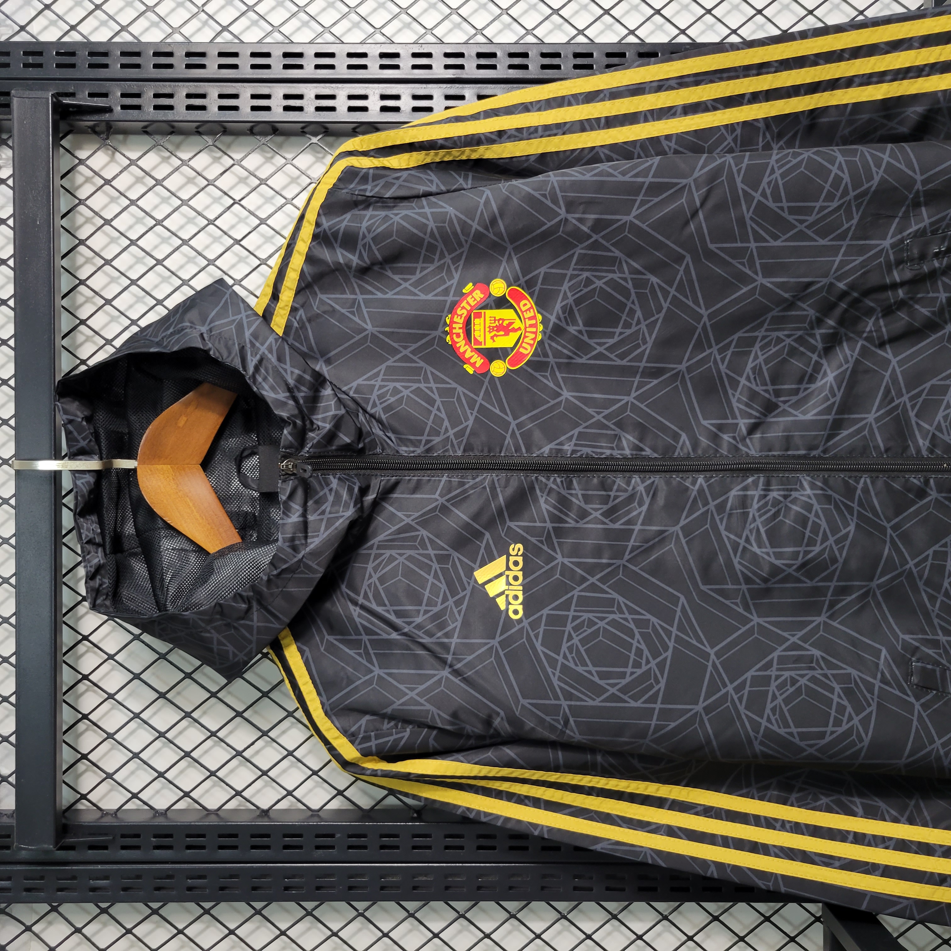 Manchester United 23-24 Player Windbreaker Jacket - Black - UnitedFutballJersey
