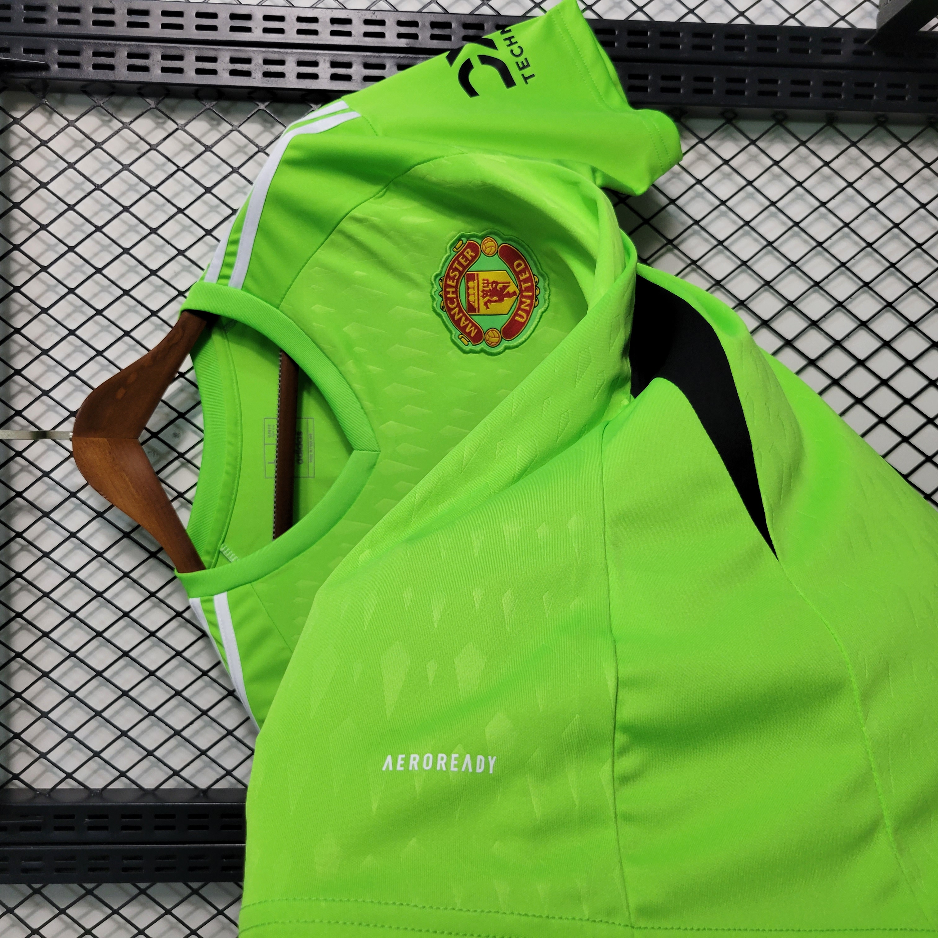 Manchester United 23-24 Green Goalkeeper Jersey - Fans Version - UnitedFutballJersey