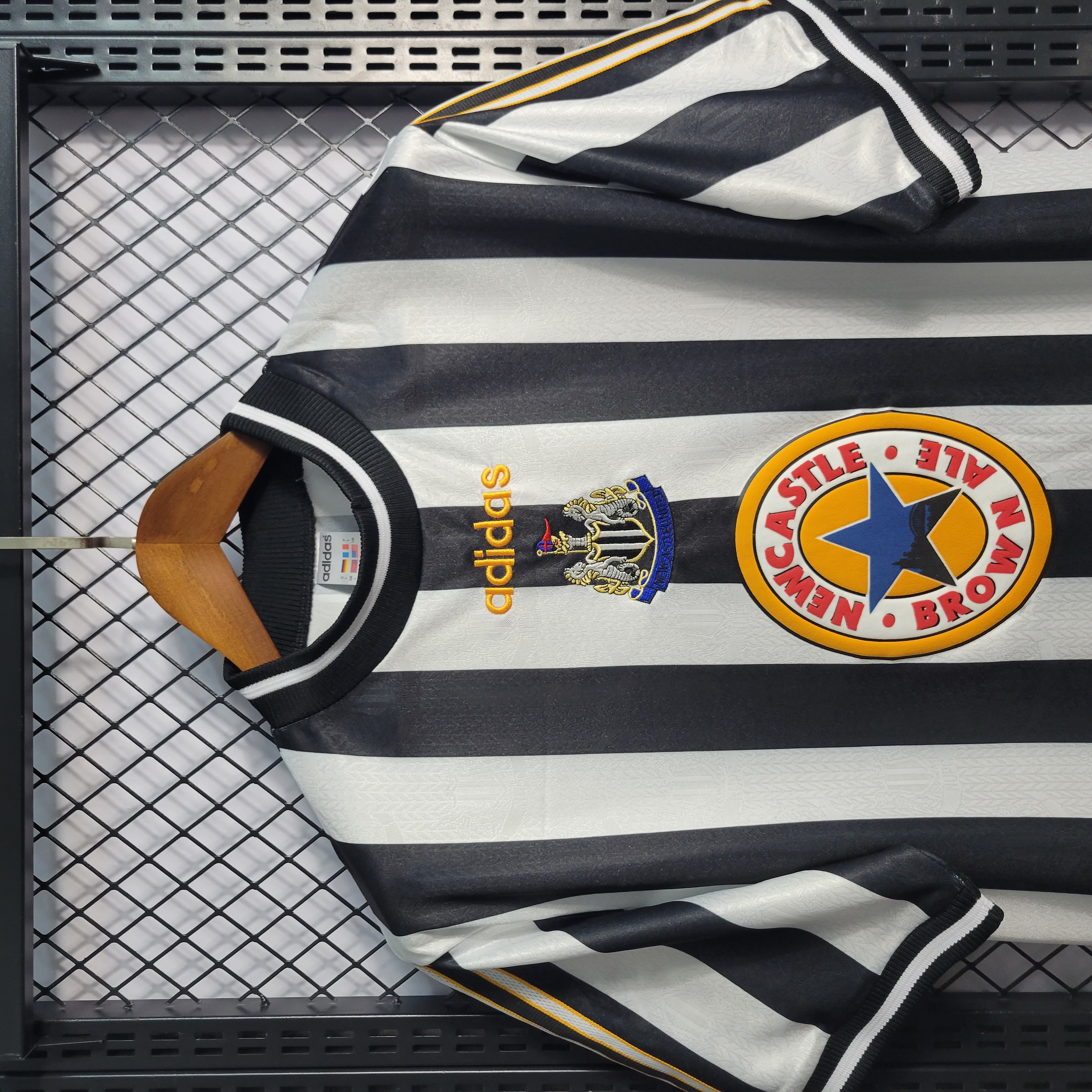 Retro Newcastle United 1995-97 Home Stadium Jersey - UnitedFutballJersey