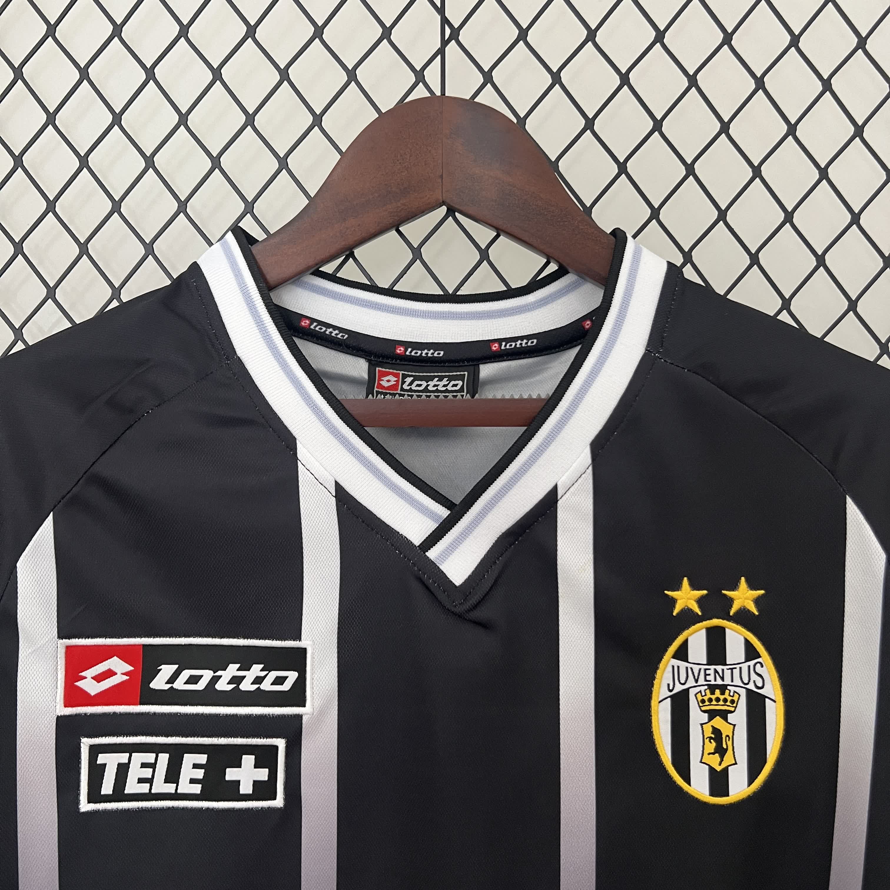 Retro Juventus 2000-01 Black Training Jersey - UnitedFutballJersey