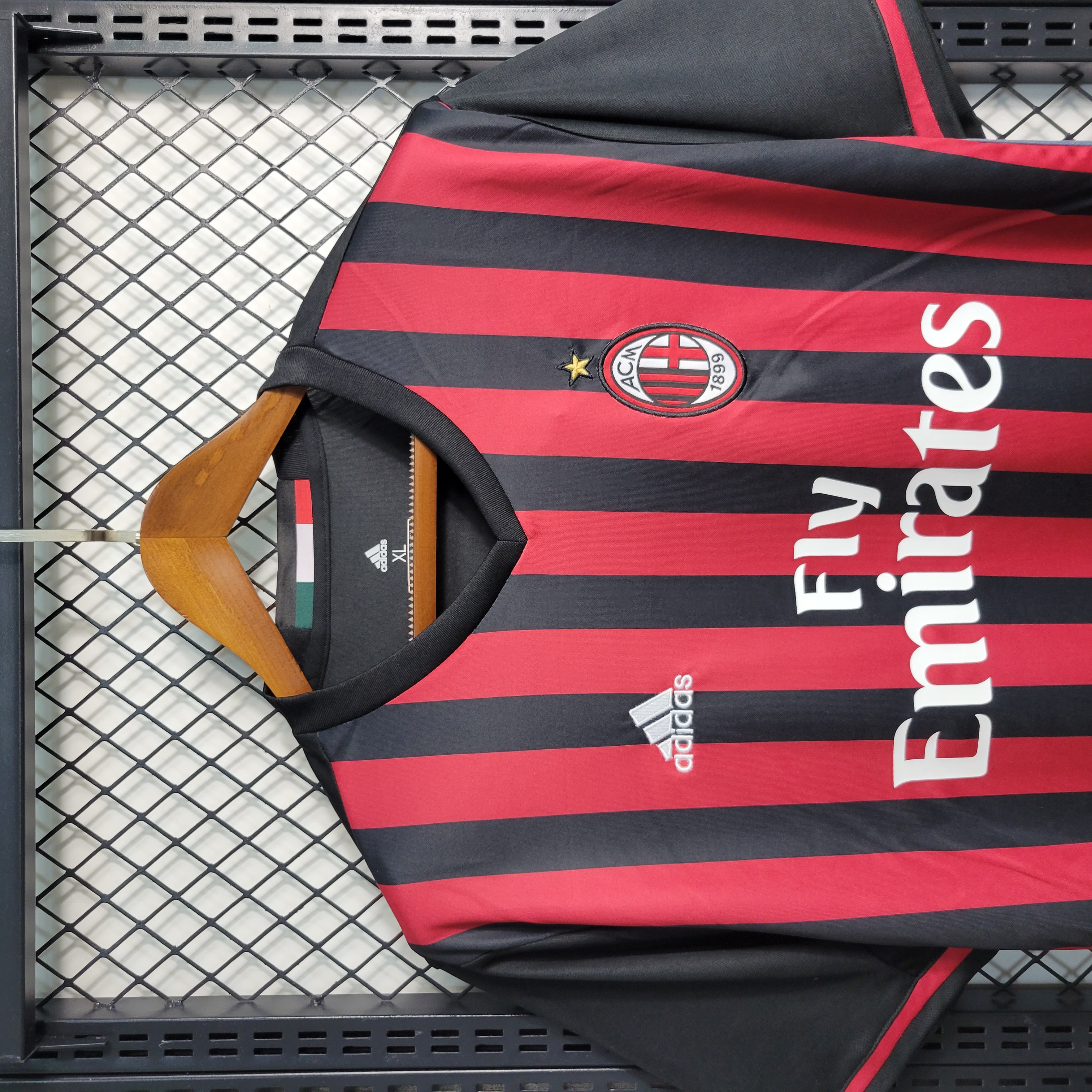 Retro AC Milan 2016-17 Home Stadium Jersey - UnitedFutballJersey