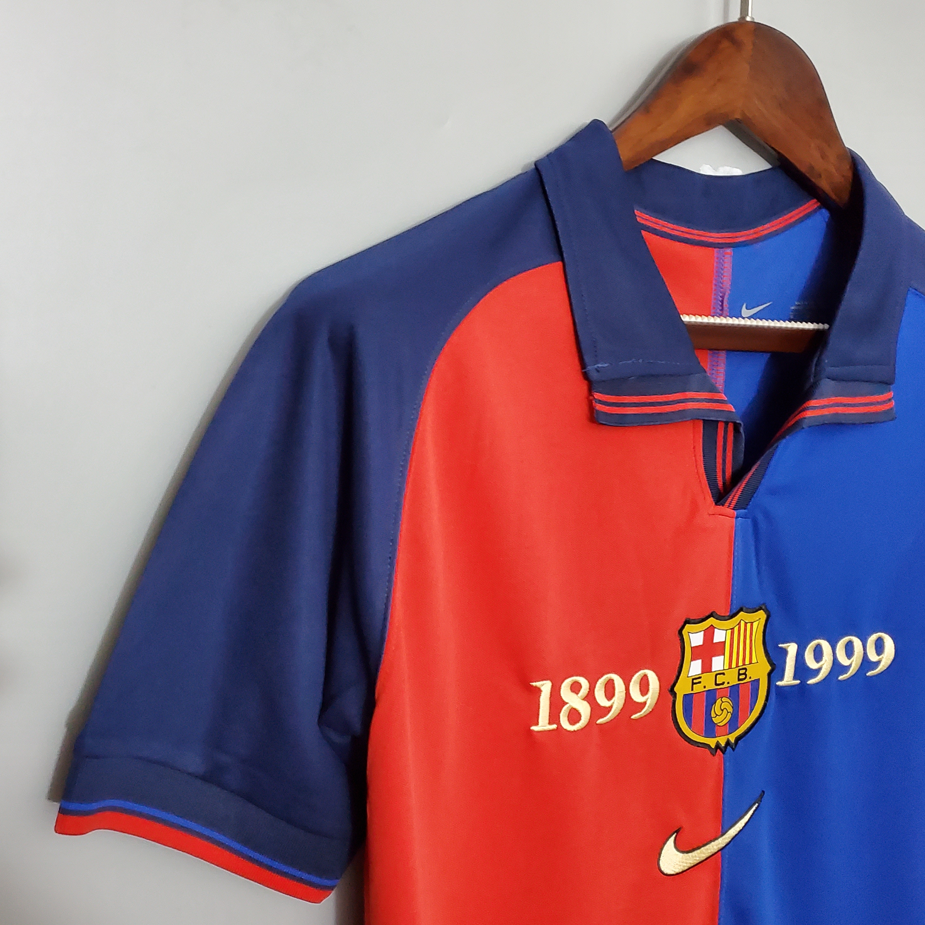 B.A.R.S.A Retro 99-00 Home Stadium Jersey - UnitedFutballJersey