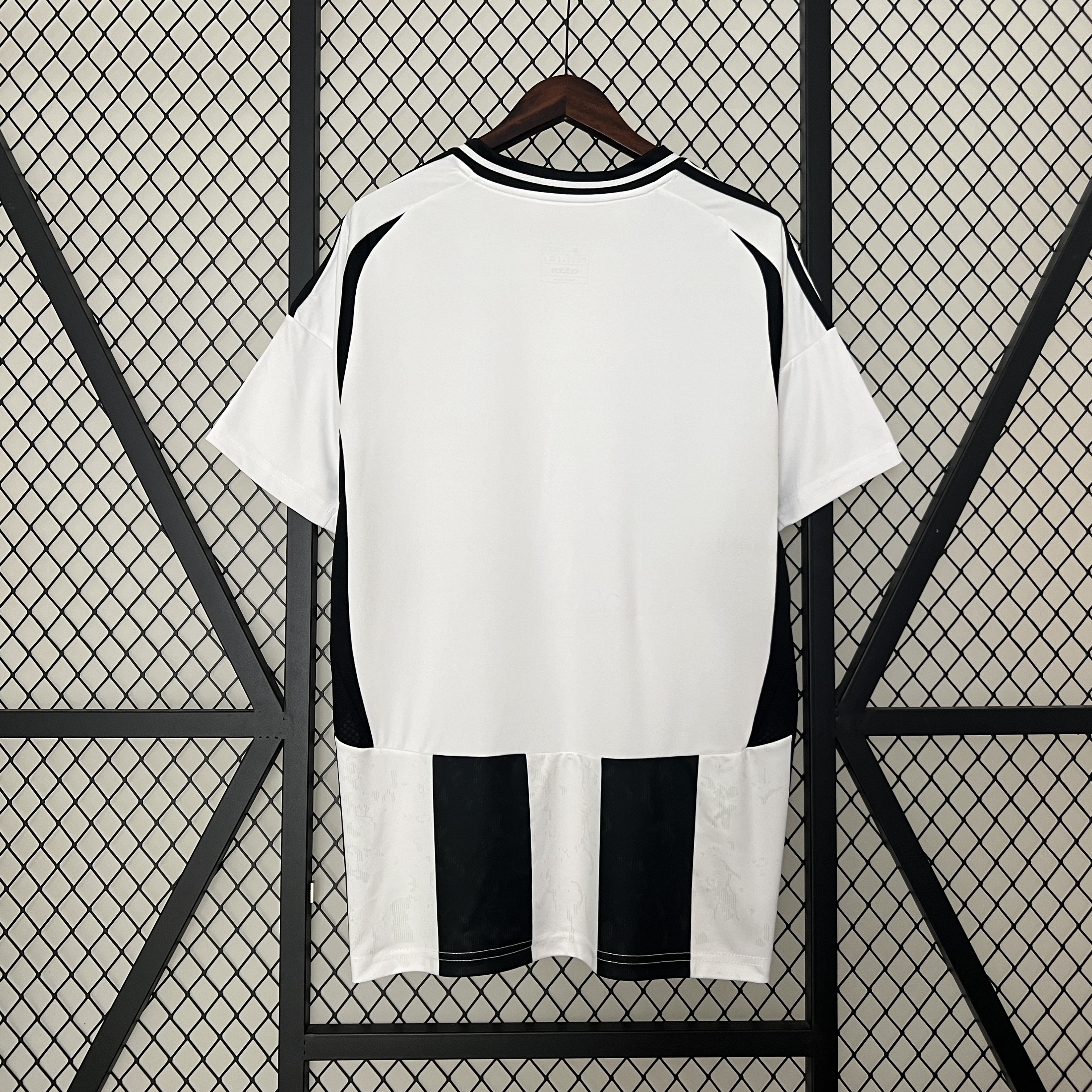 Juventus 24-25 Home Stadium Jersey - Fans Version - UnitedFutballJersey