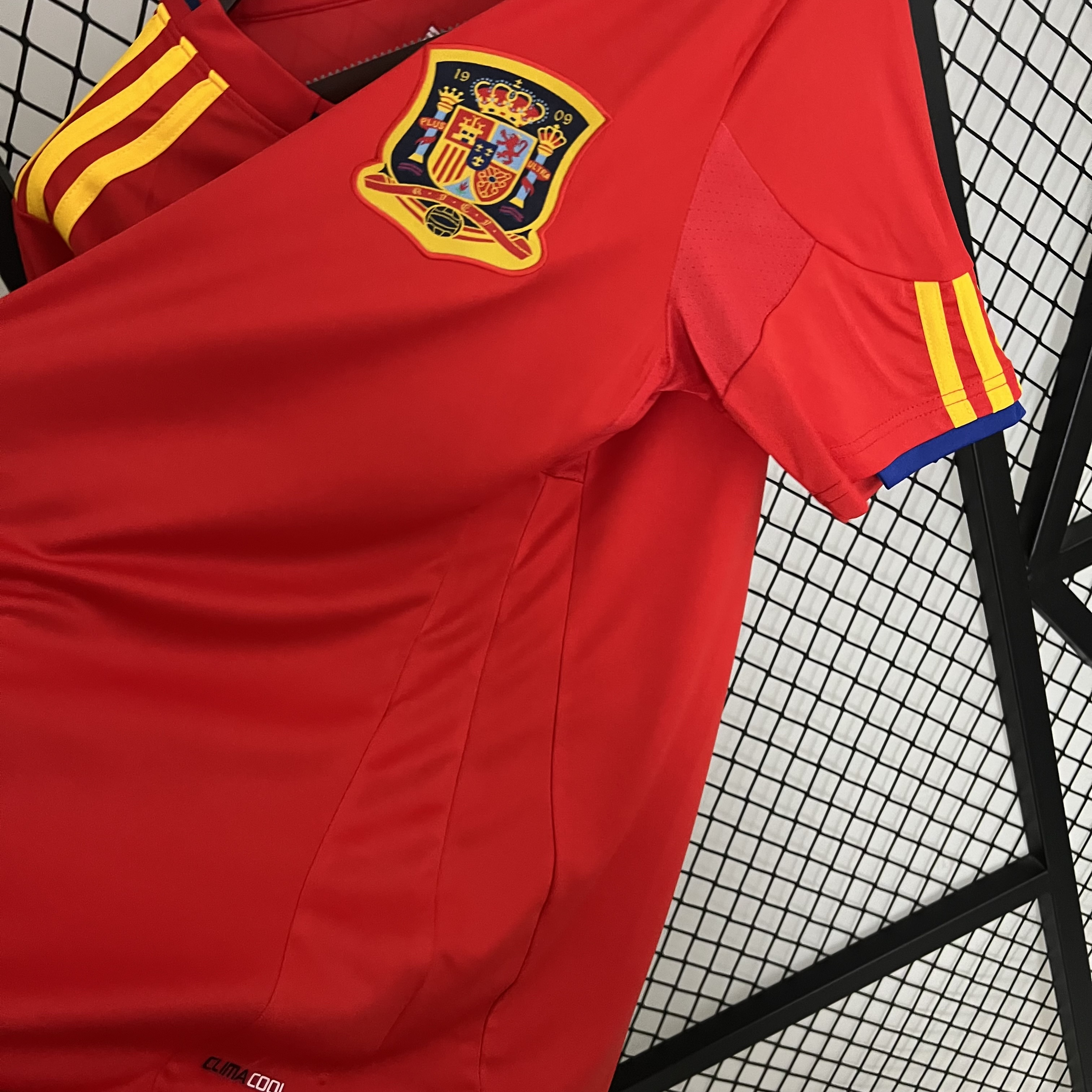 Retro Spain 2010 Home Stadium Jersey - UnitedFutballJersey