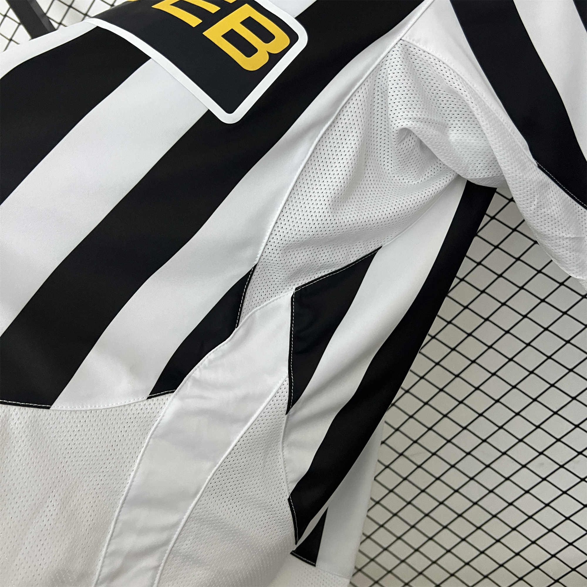 Retro Juventus 2003-04 Home Jersey - UnitedFutballJersey