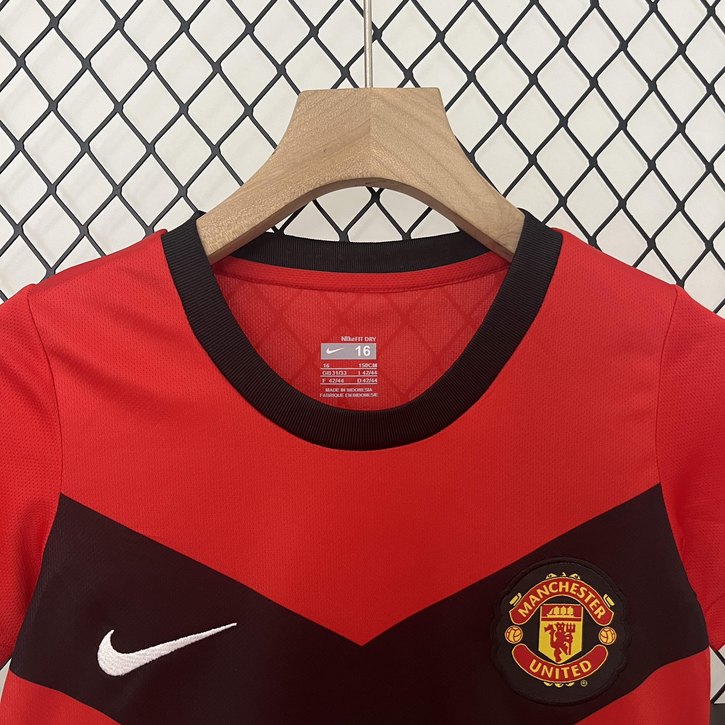 Retro Manchester United 2009-10 Home Stadium Kids Kit - UnitedFutballJersey