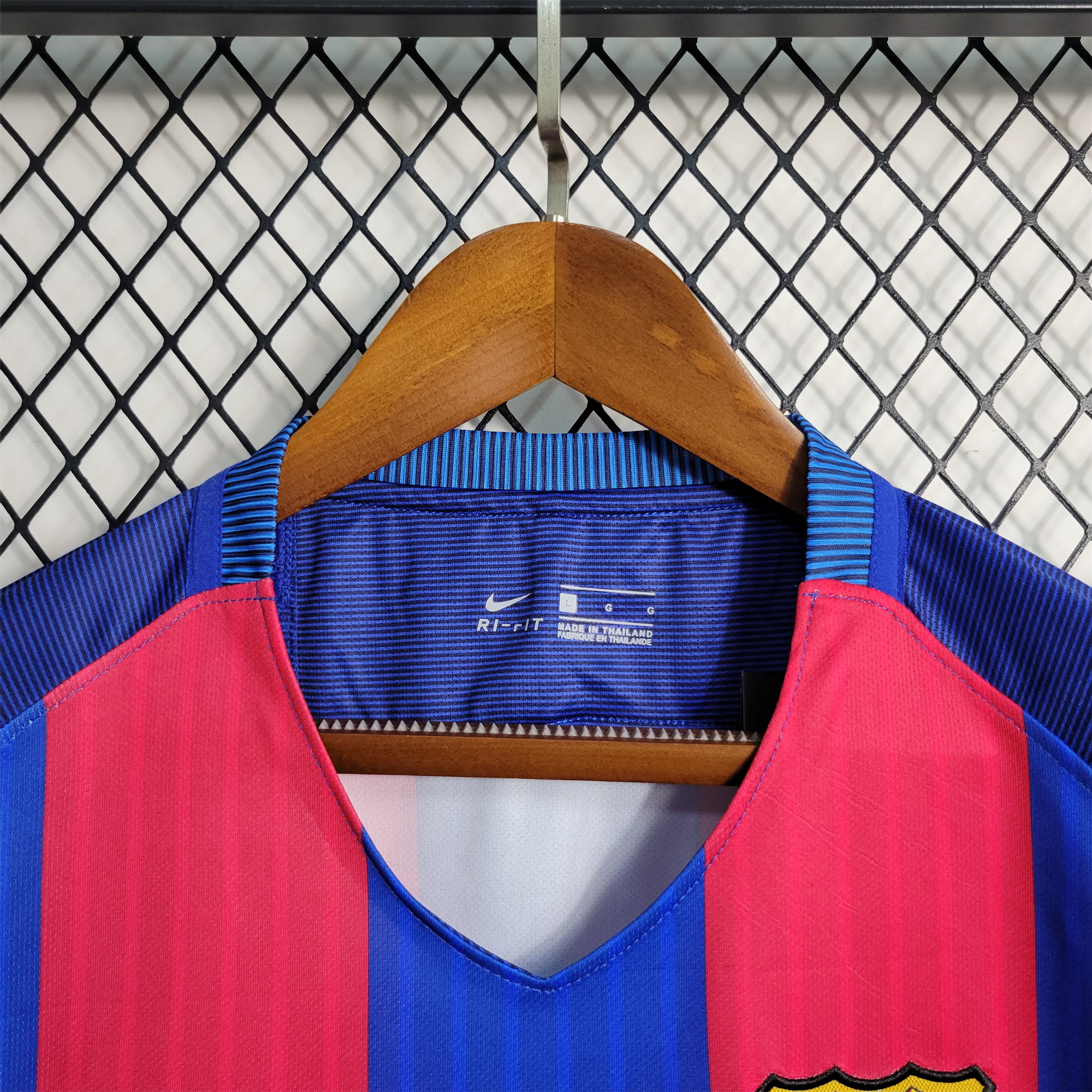 B.A.R.S.A Retro 16-17 Home Stadium Jersey - UnitedFutballJersey