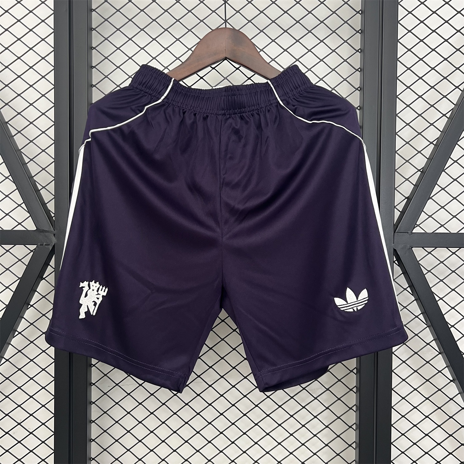 Manchester United 25-26 Away Purple Shorts - Fans Version - UnitedFutballJersey