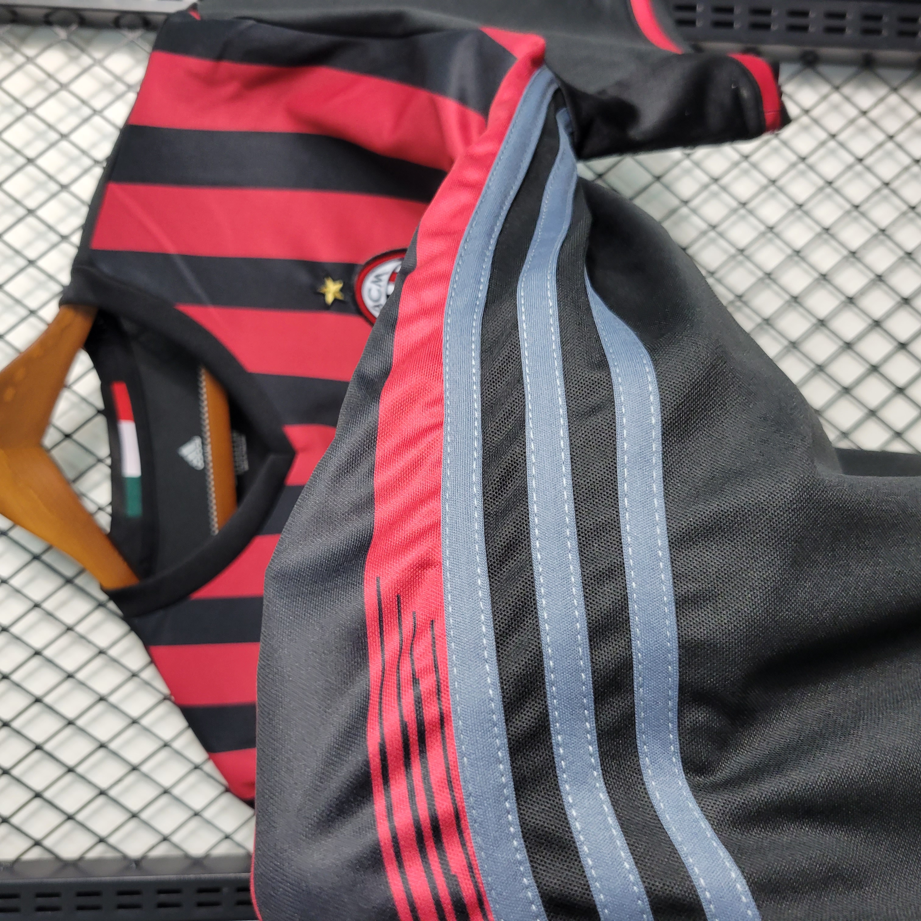Retro AC Milan 2016-17 Home Stadium Jersey - UnitedFutballJersey