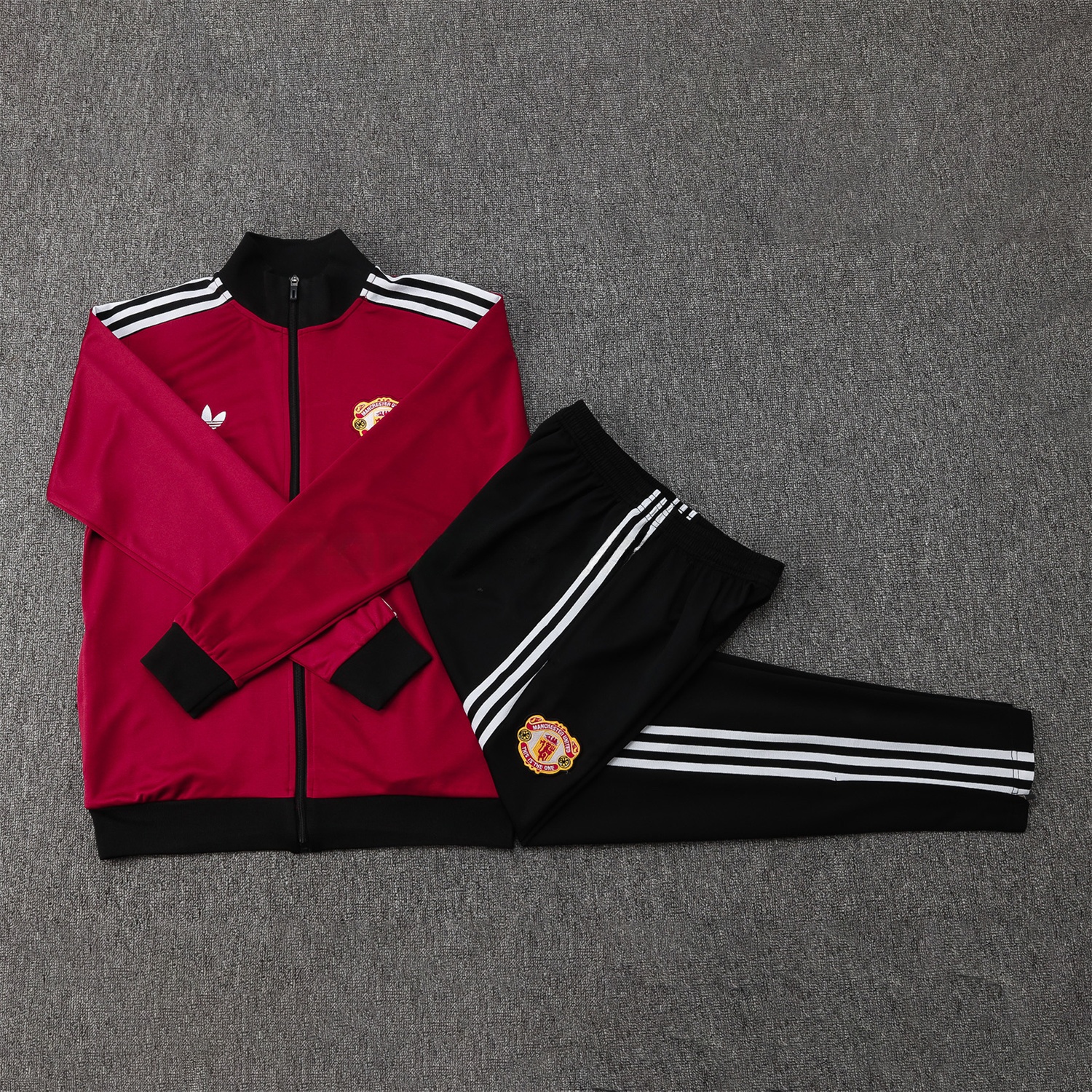 Manchester United 24-25 Kids Throwback Jacket Training Tracksuit - Date Red Jackets & Black Pants - UnitedFutballJersey
