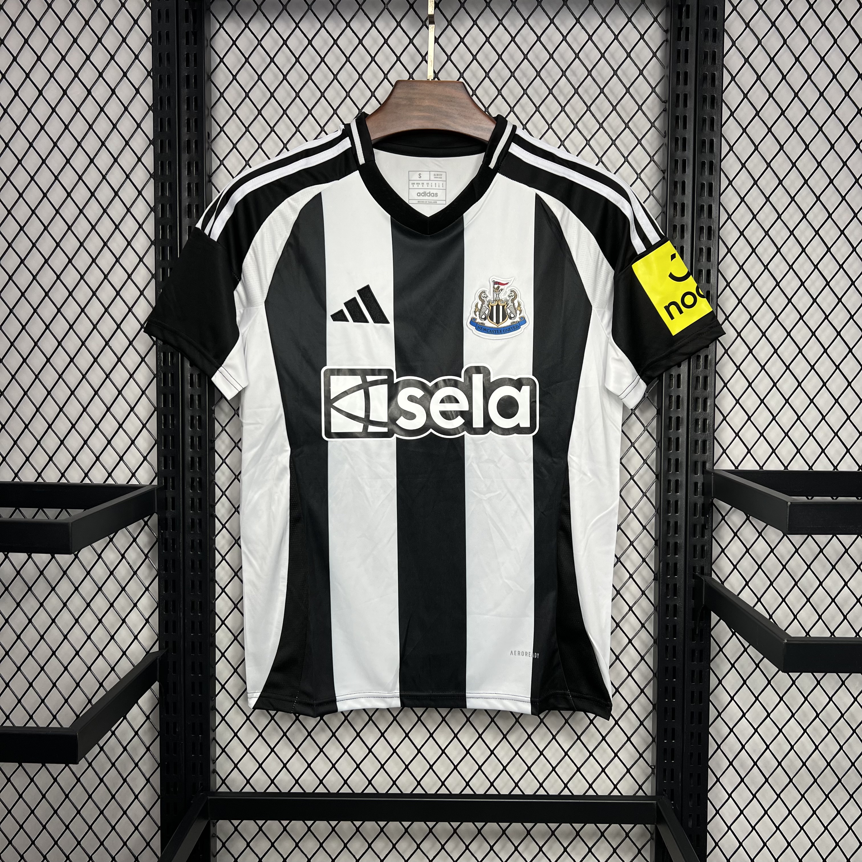 Newcastle United 24-25 Home Stadium Jersey - Fans Version - UnitedFutballJersey
