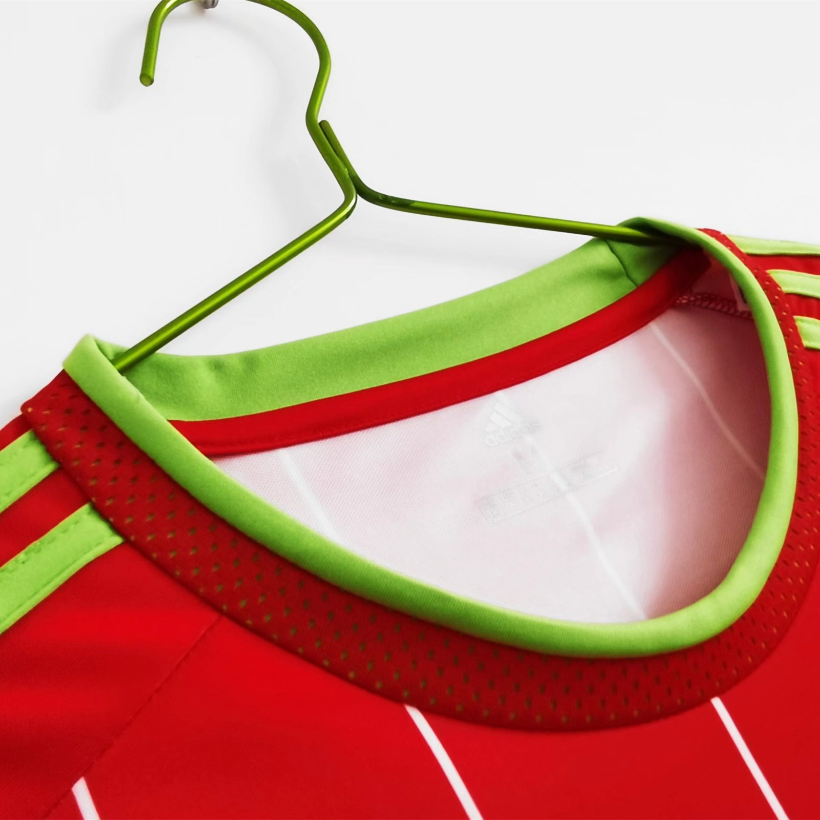 Retro Wales 2015 Home Stadium Jersey - UnitedFutballJersey