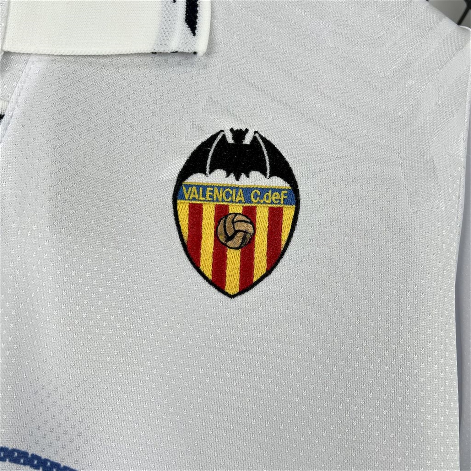 Retro Valencia 1995-96 Home Jersey - UnitedFutballJersey