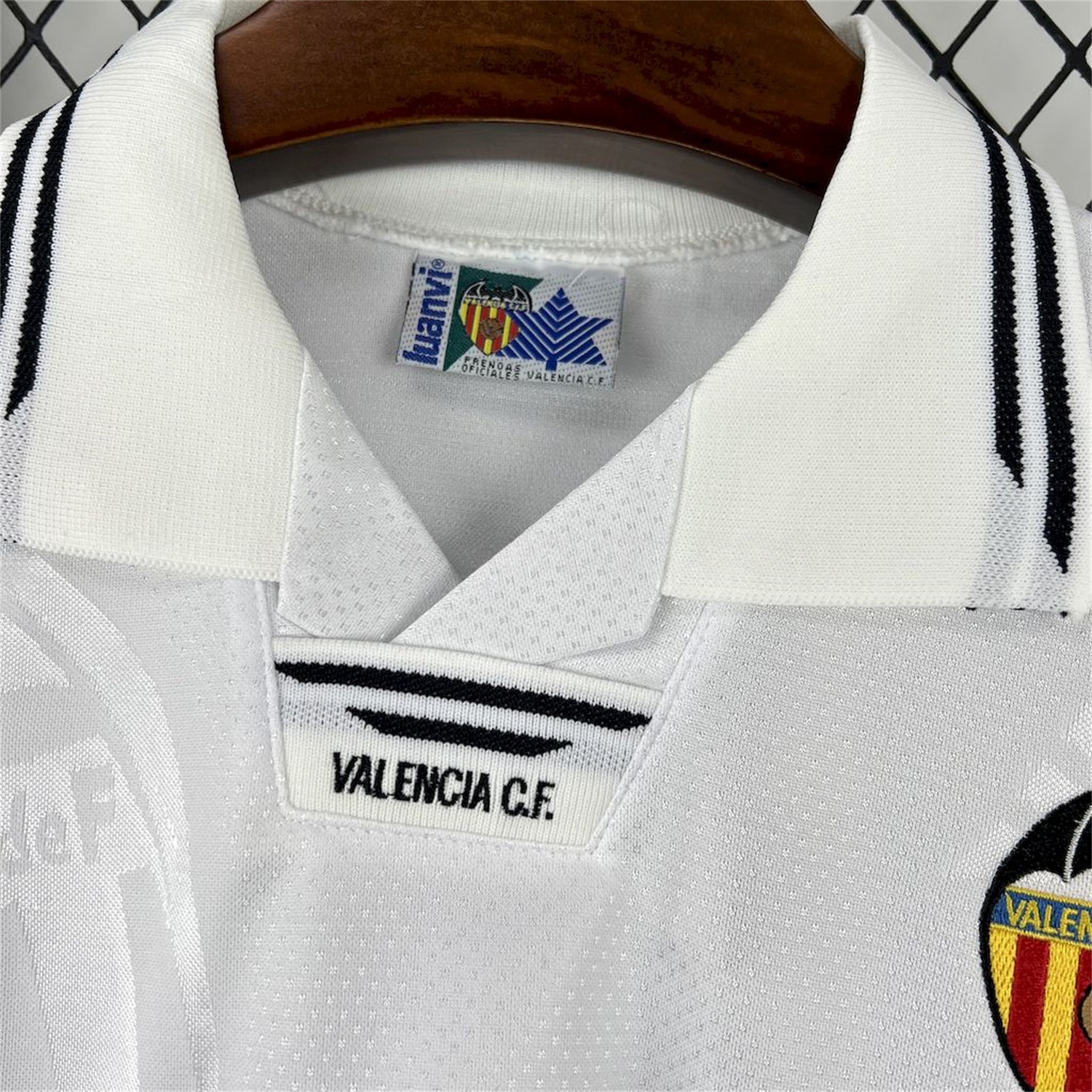 Retro Valencia 1995-96 Home Jersey - UnitedFutballJersey