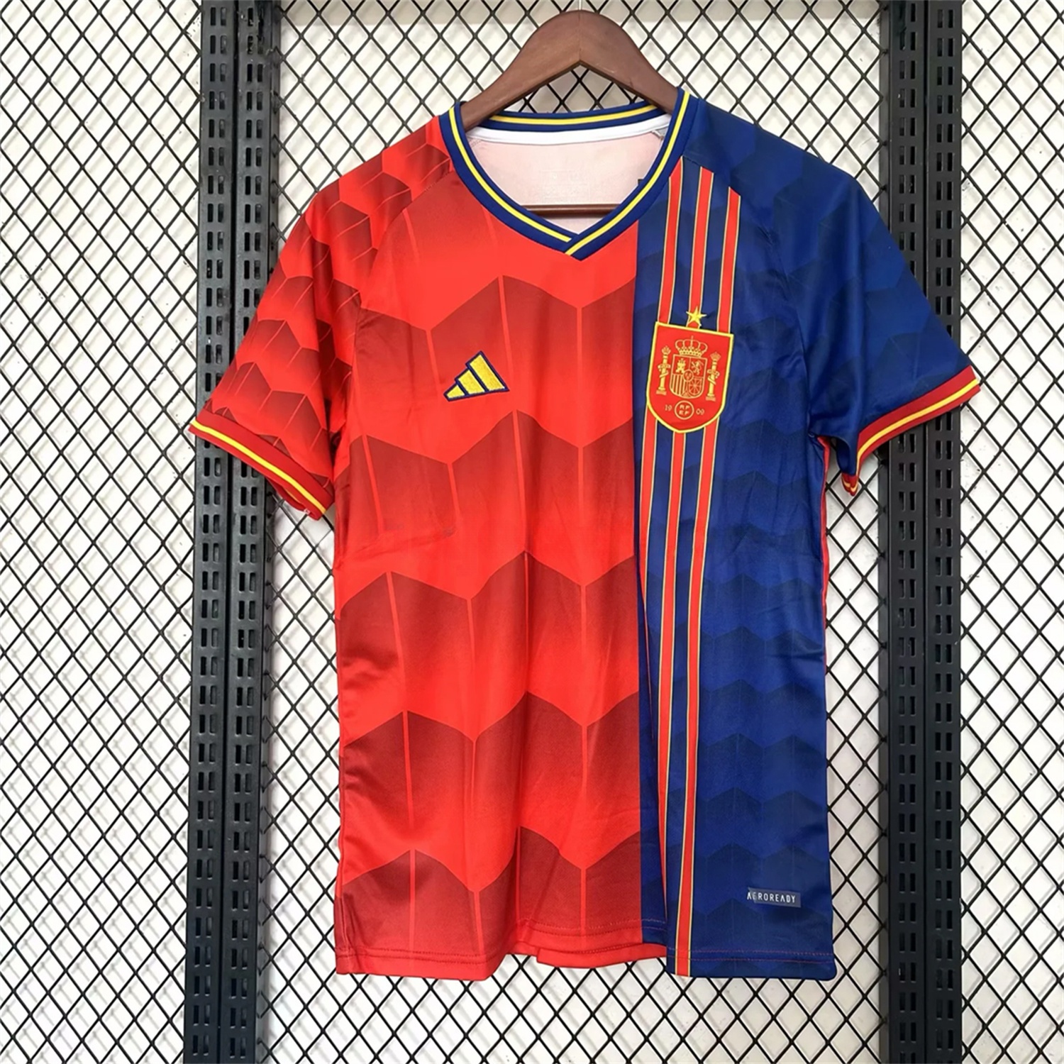 Spain 25-26 Red and Blue Throwback Style Jersey - Fans Version - UnitedFutballJersey