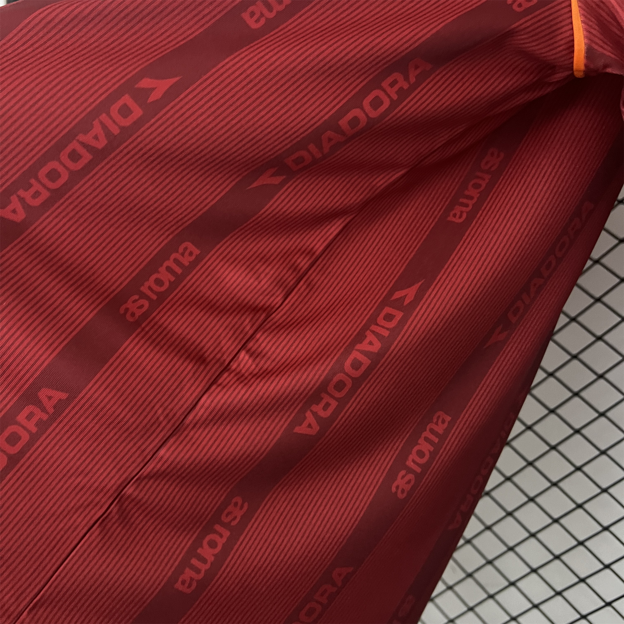 Retro Roma 1999-00 Home Jersey - UnitedFutballJersey